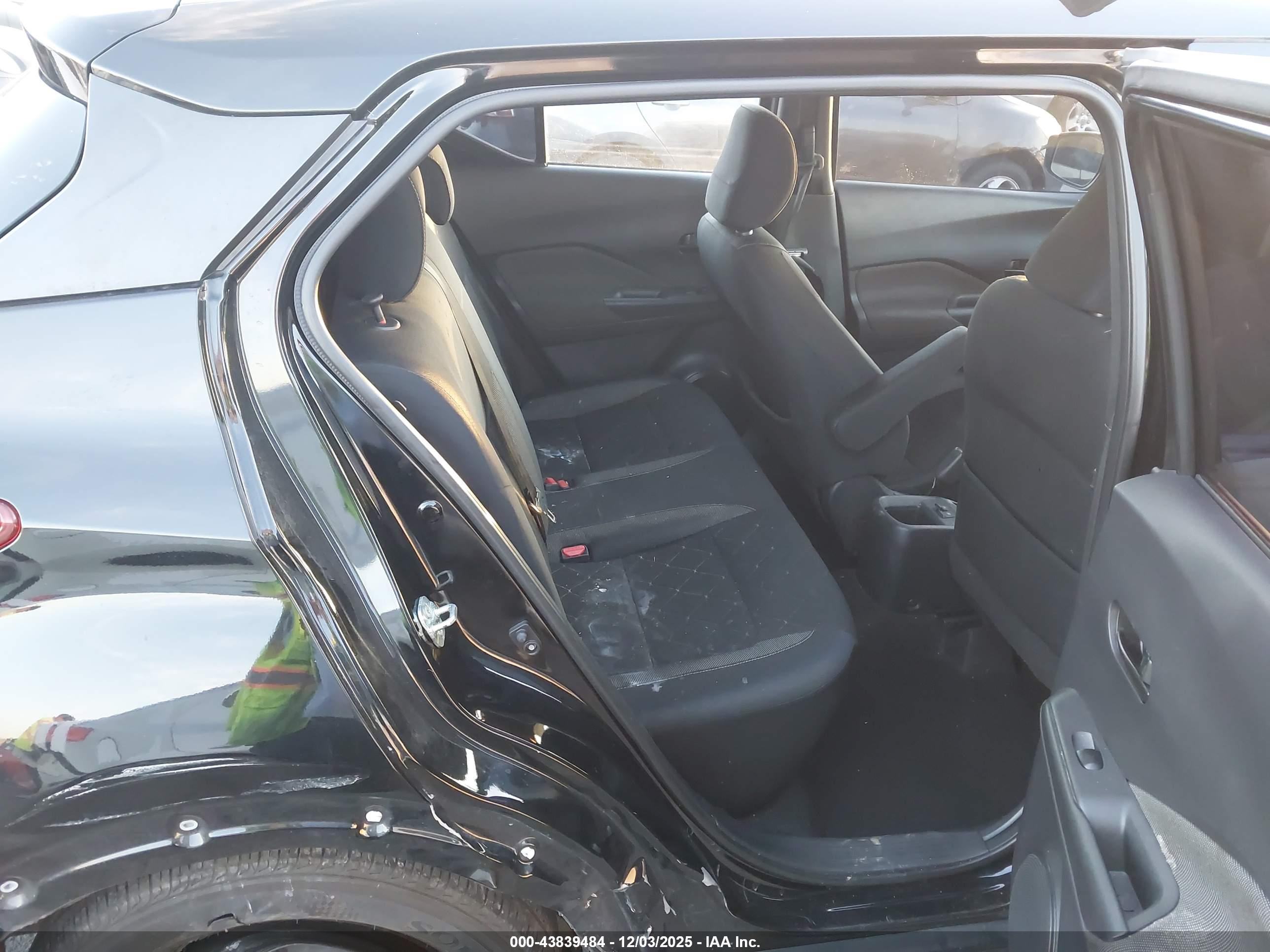 NISSAN KICKS image 8