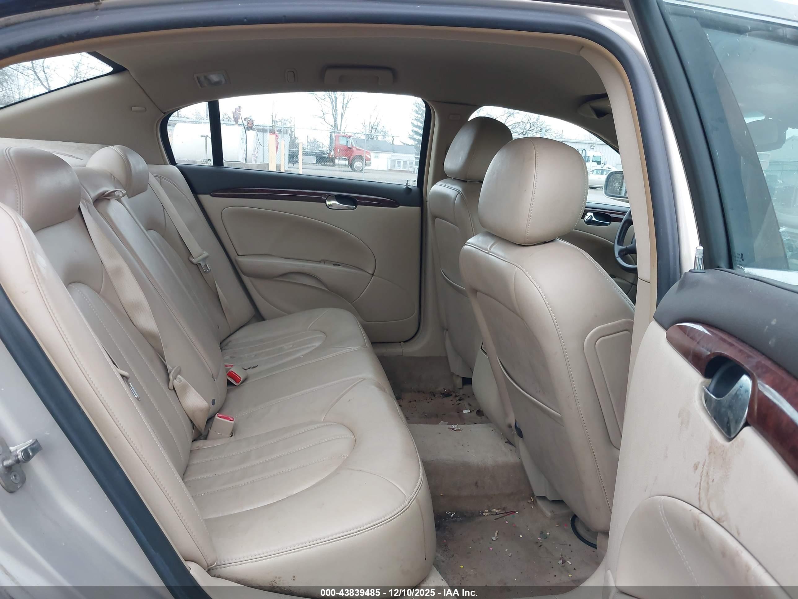 BUICK LUCERNE image 8