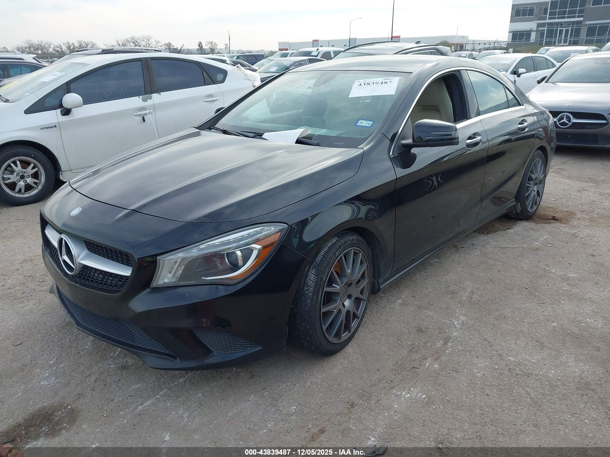 MERCEDES-BENZ CLA image 2
