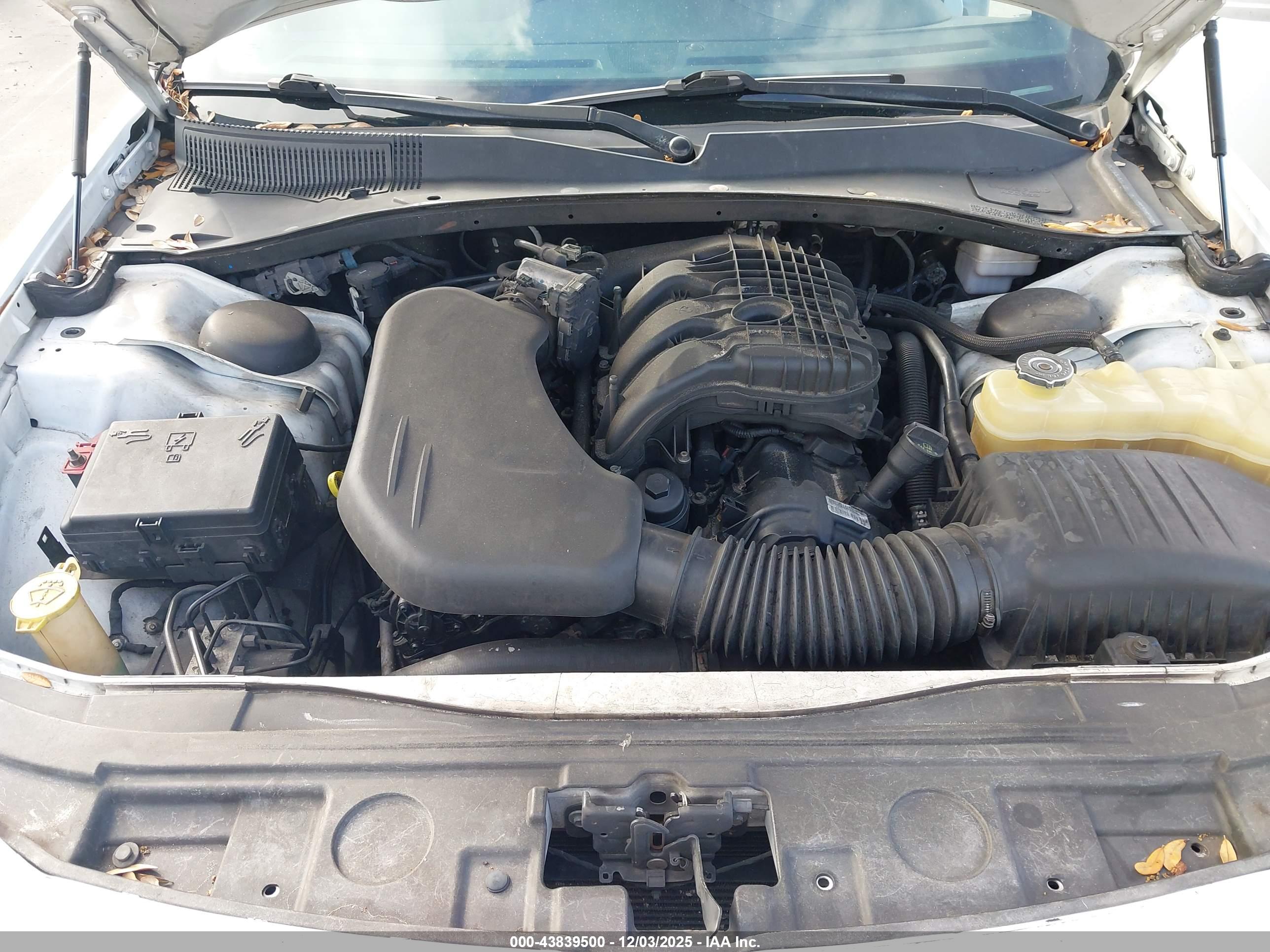 CHRYSLER 300 image 10