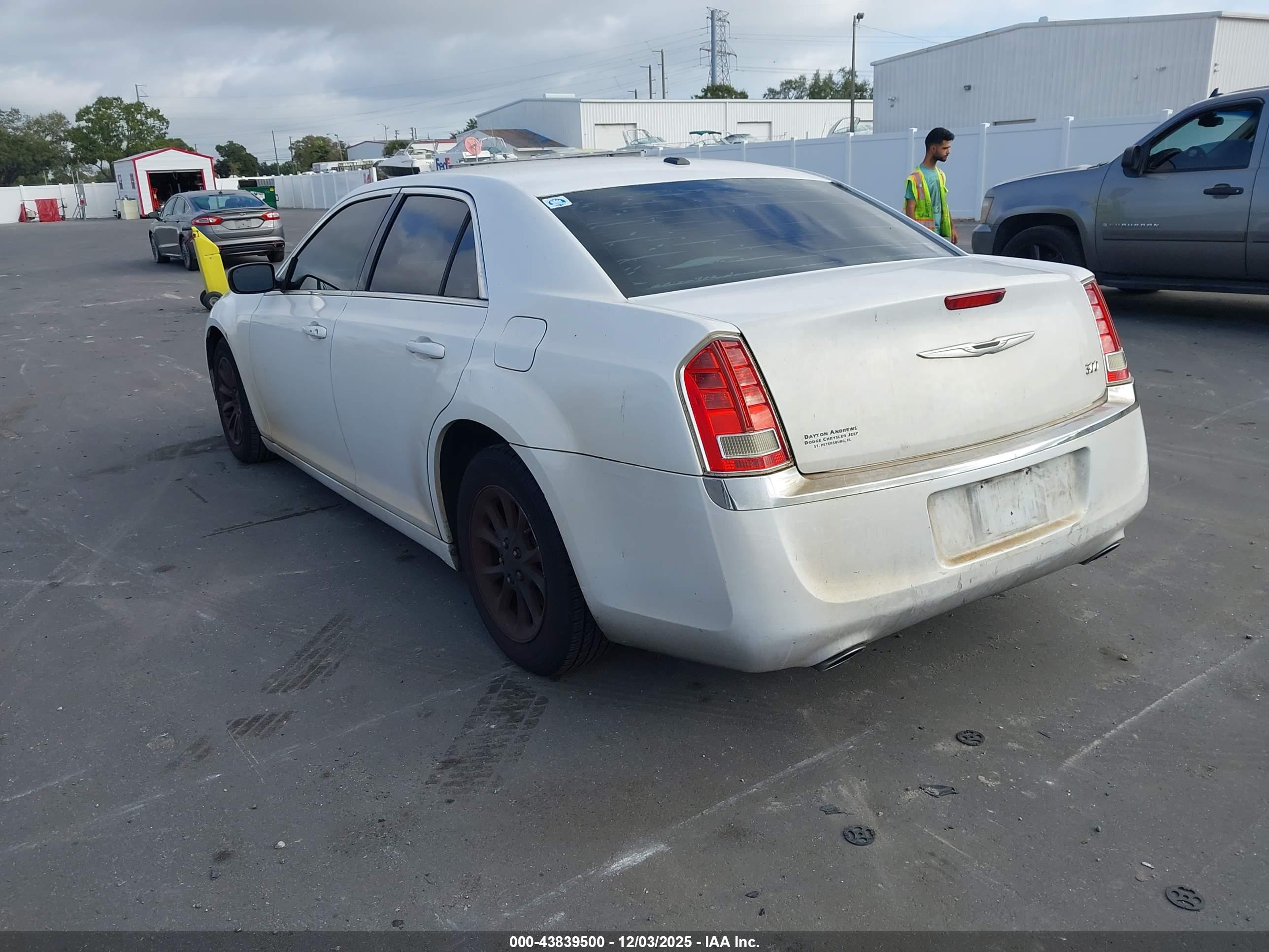 CHRYSLER 300 image 3