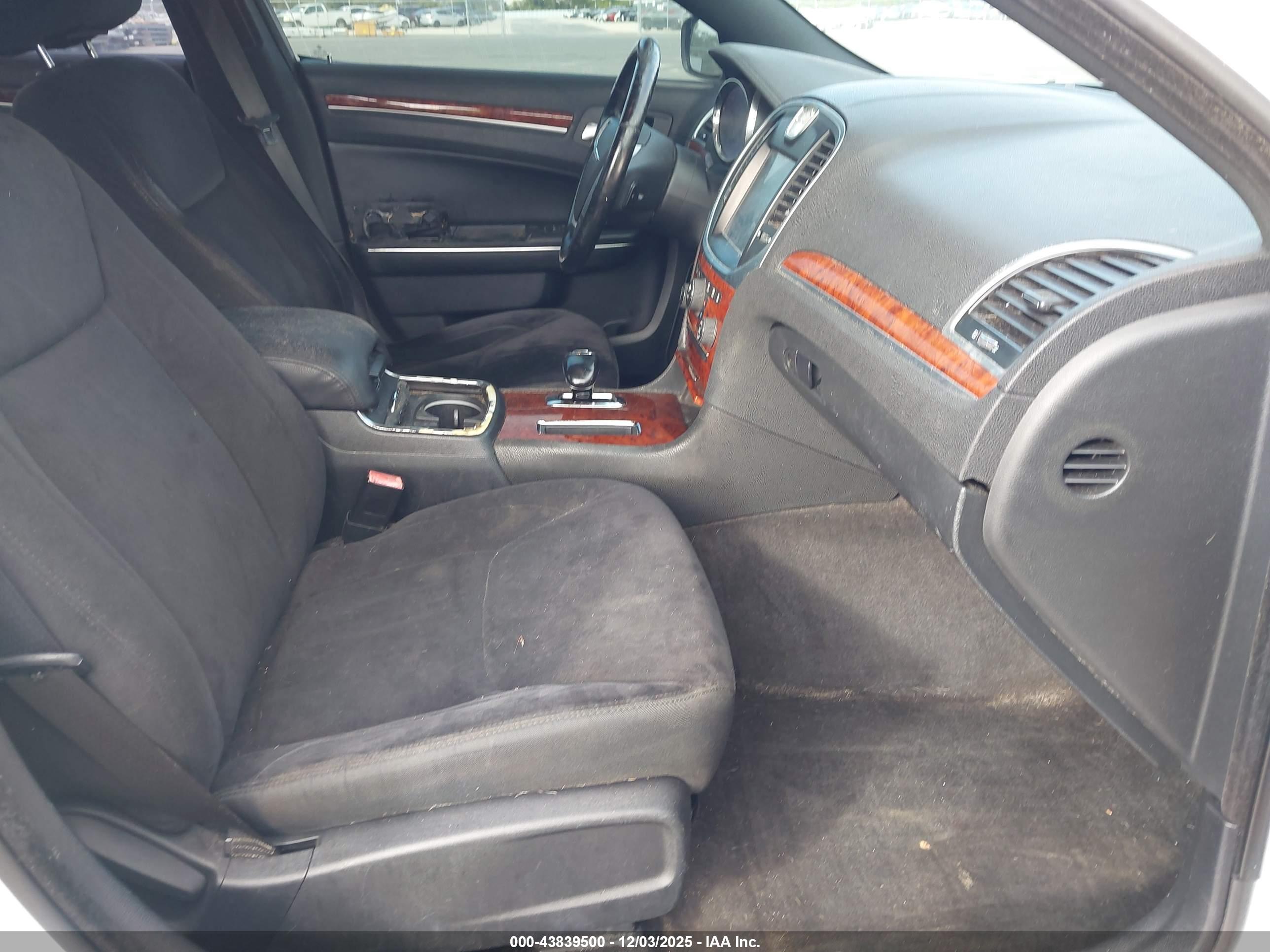 CHRYSLER 300 image 5
