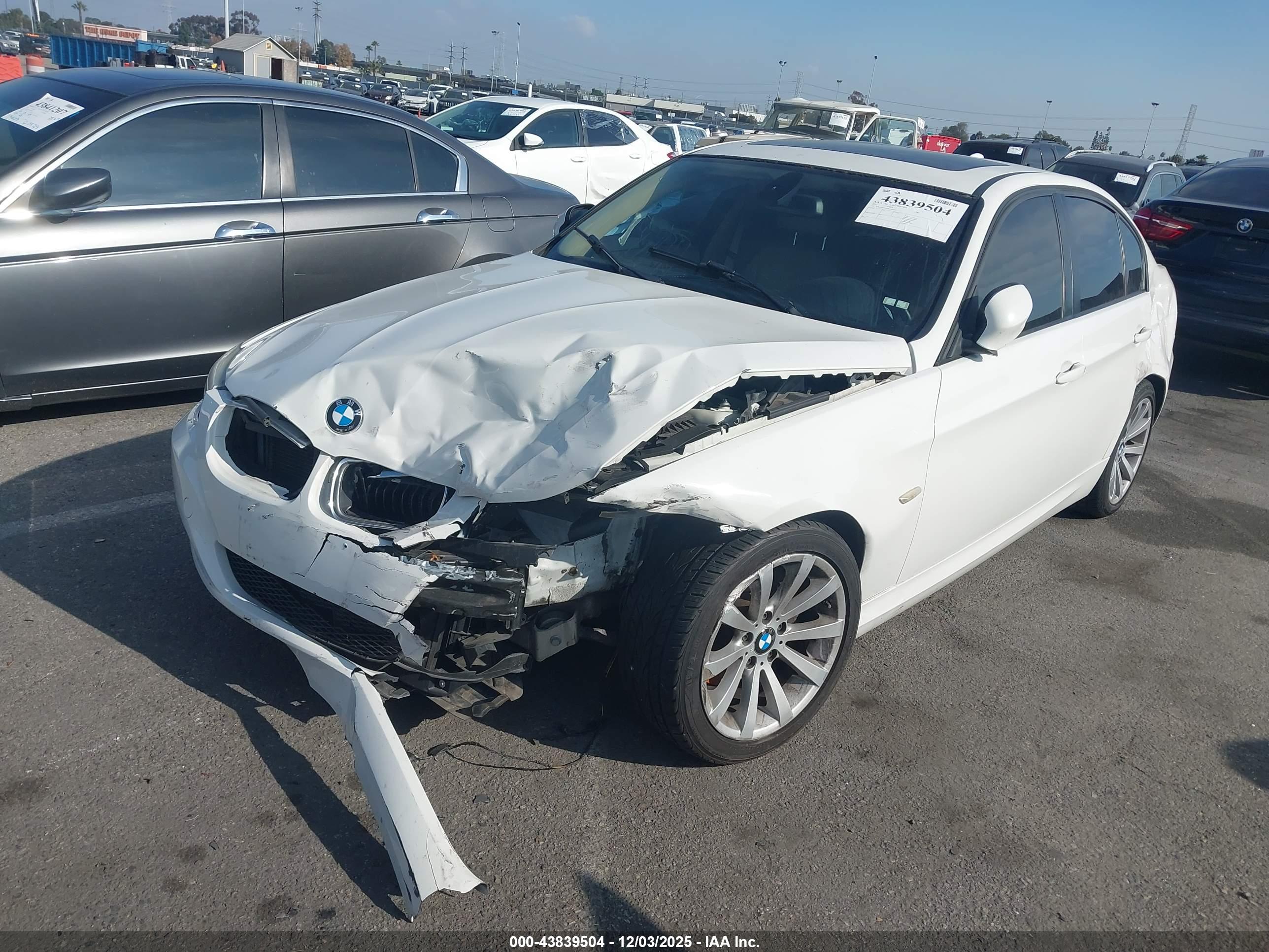 BMW 328I image 2