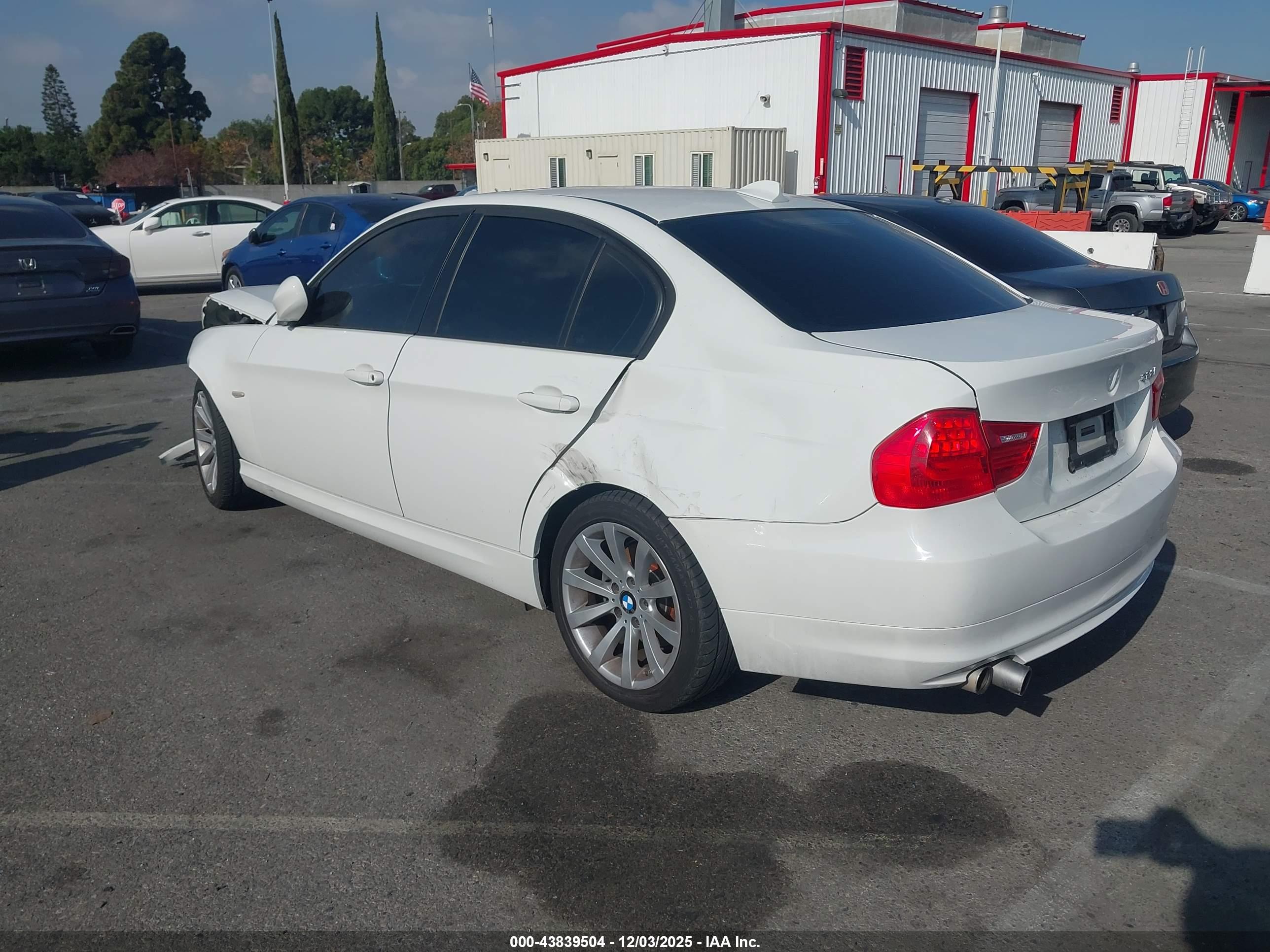 BMW 328I image 3