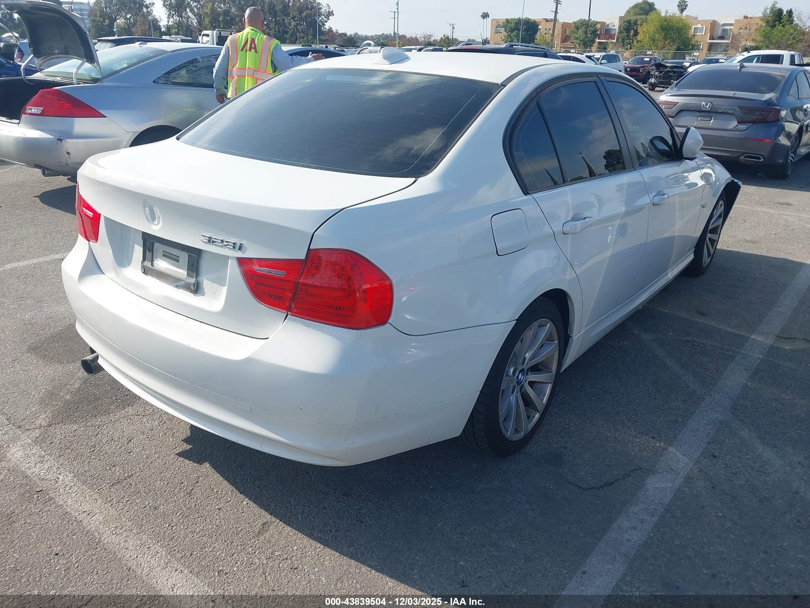 BMW 328I image 4