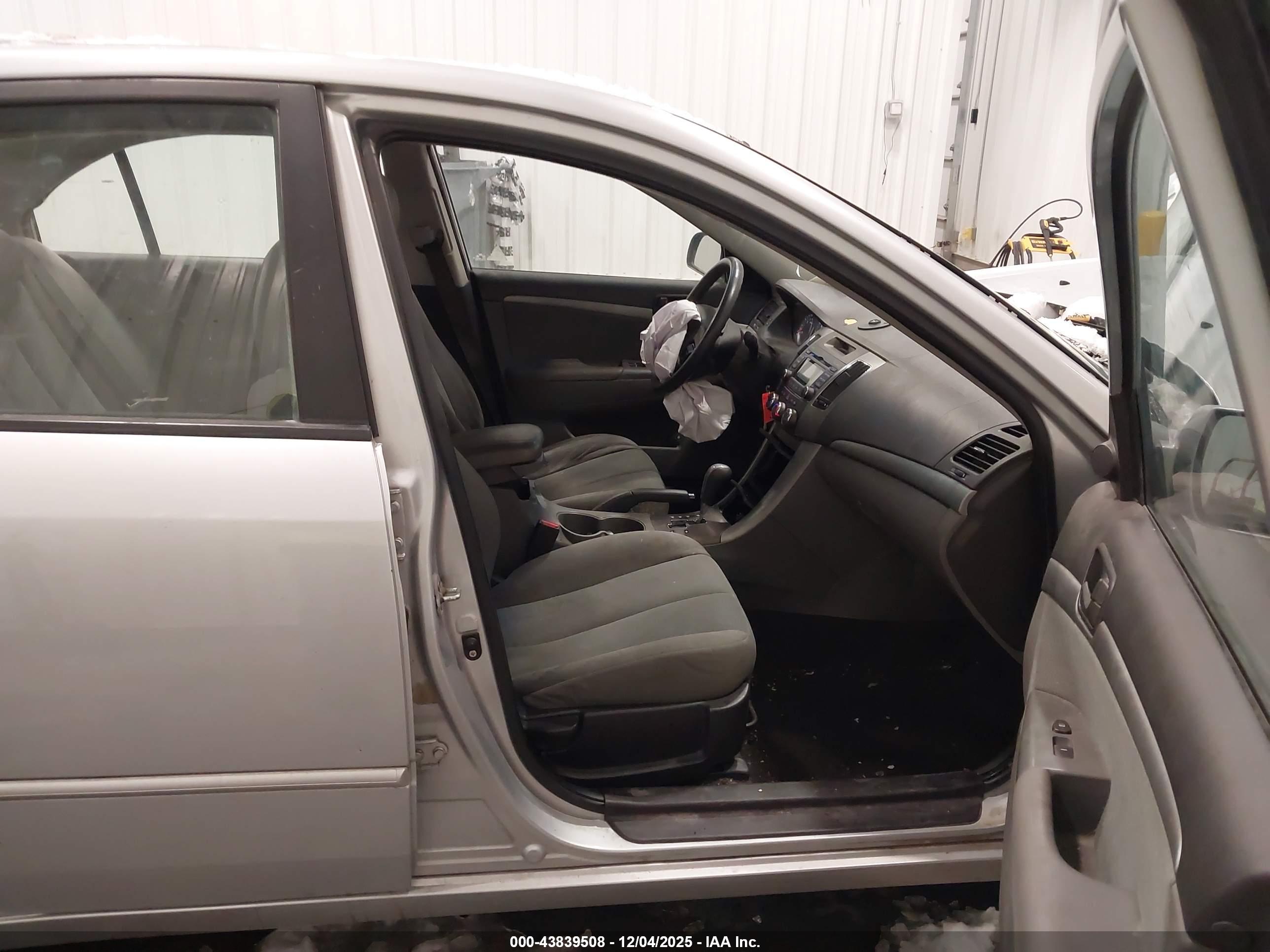 HYUNDAI SONATA image 5
