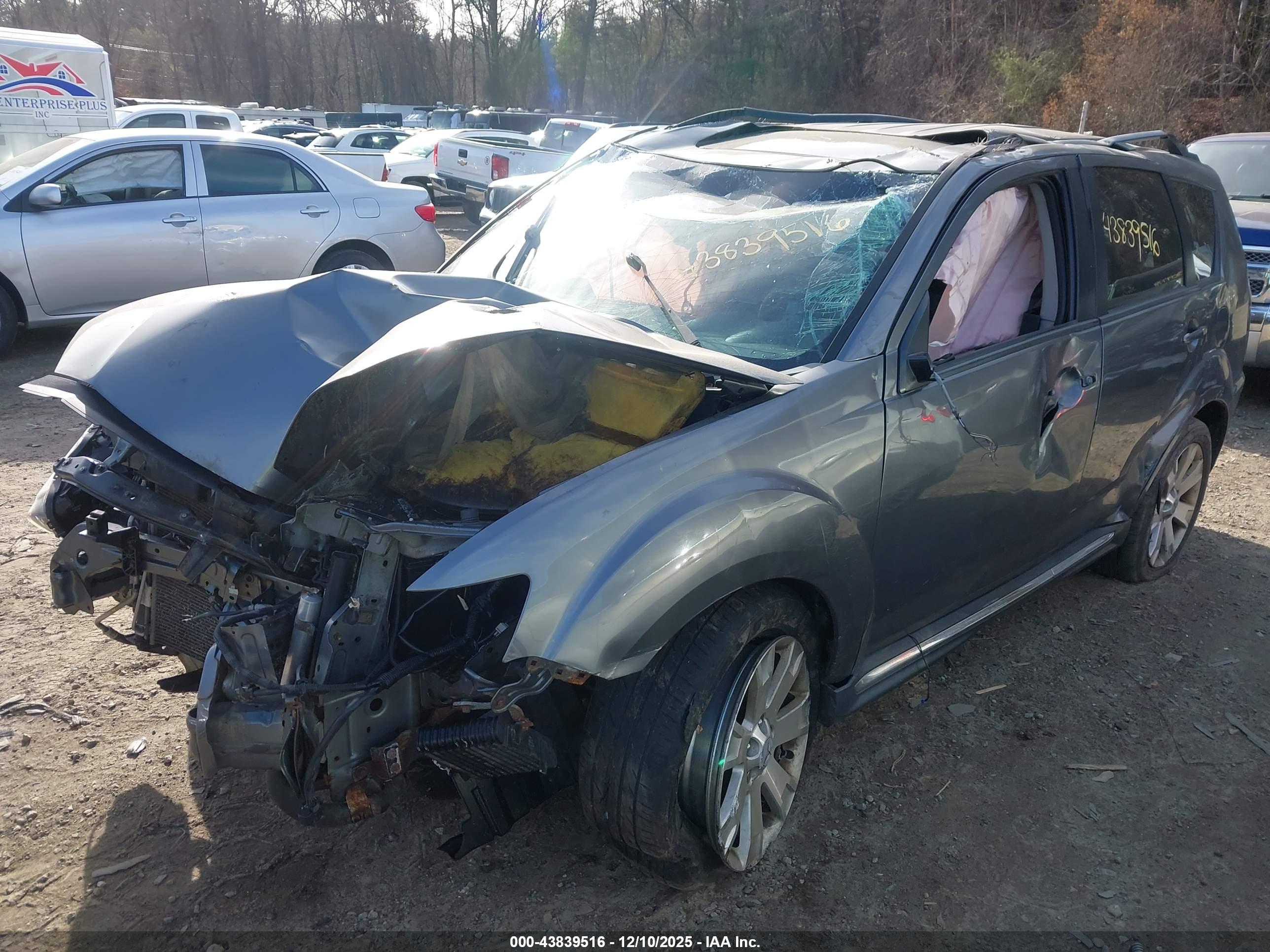 MITSUBISHI OUTLANDER image 2