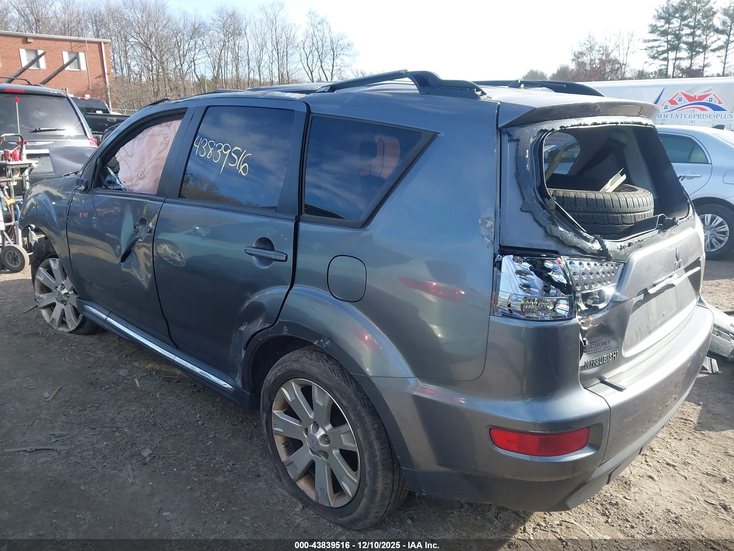 MITSUBISHI OUTLANDER image 3