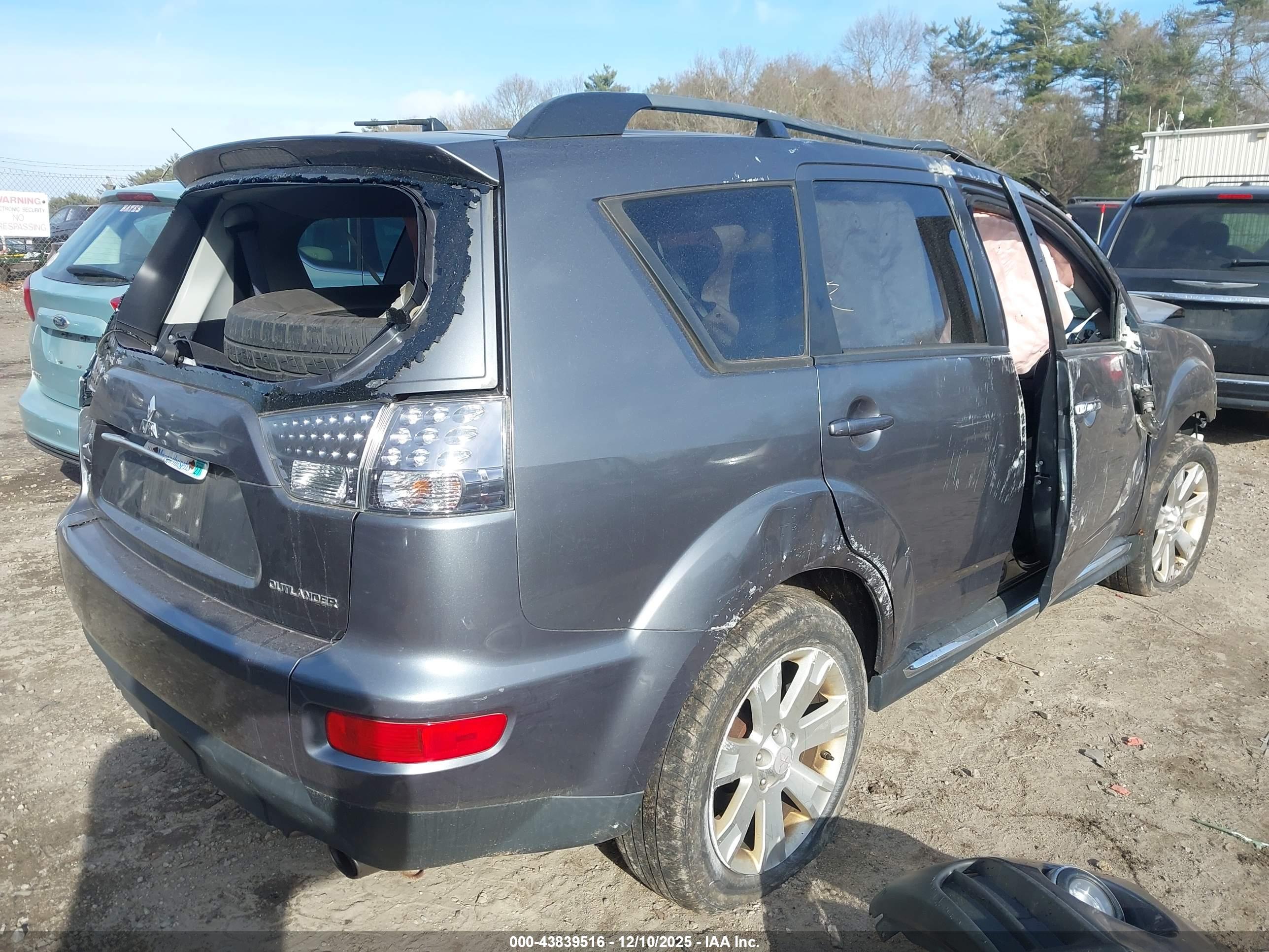 MITSUBISHI OUTLANDER image 4