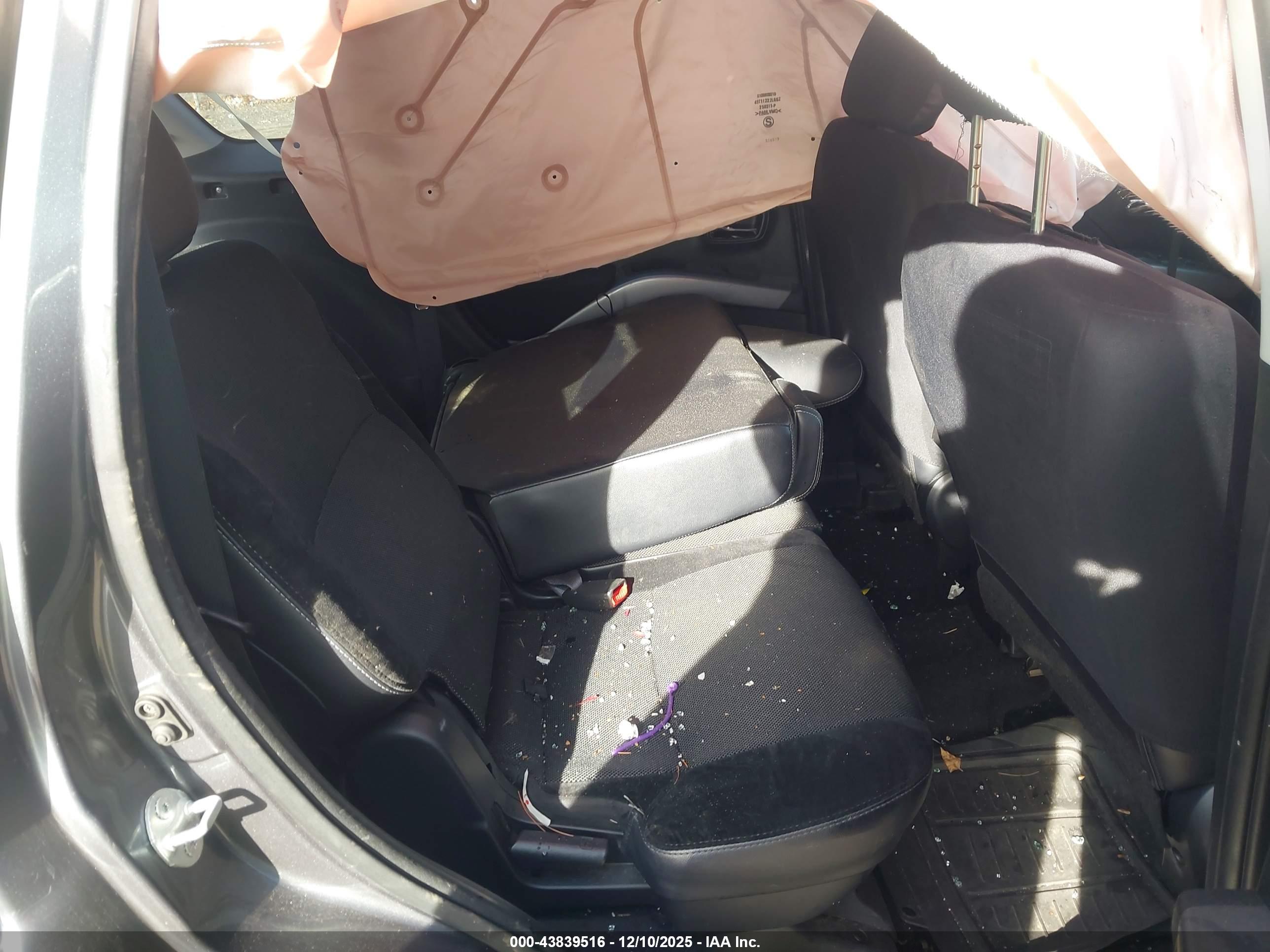 MITSUBISHI OUTLANDER image 8