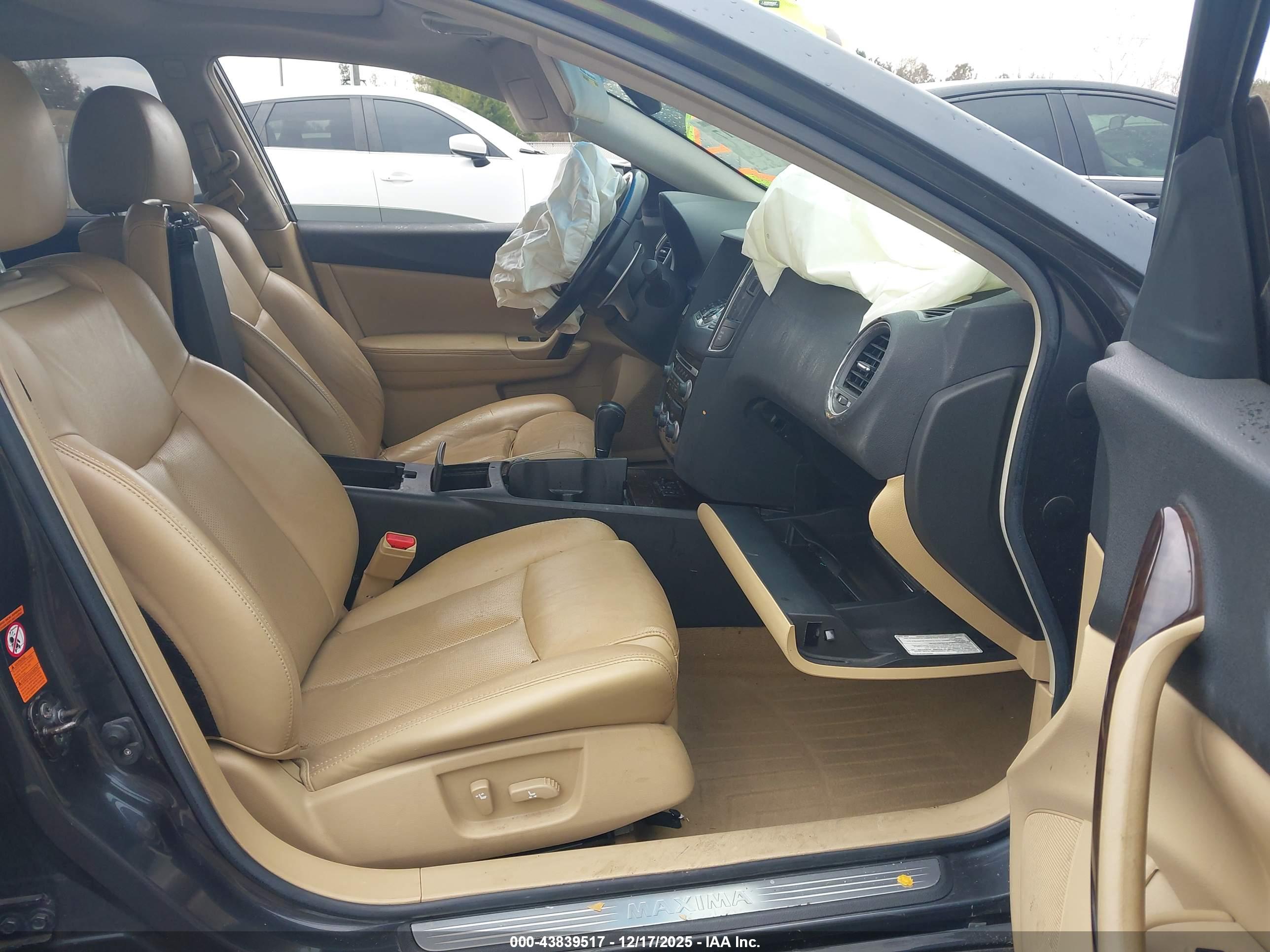 NISSAN MAXIMA image 5
