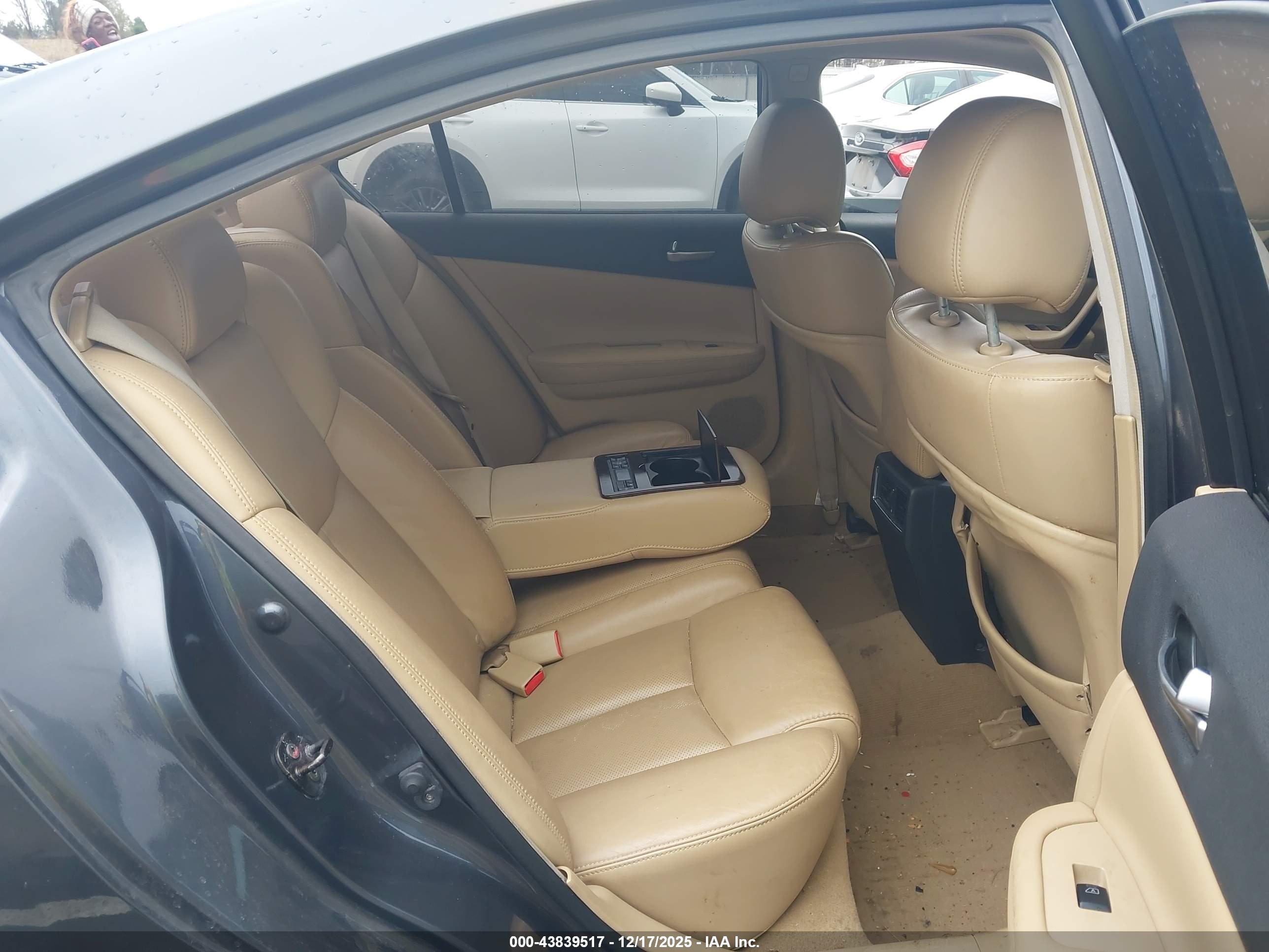 NISSAN MAXIMA image 8