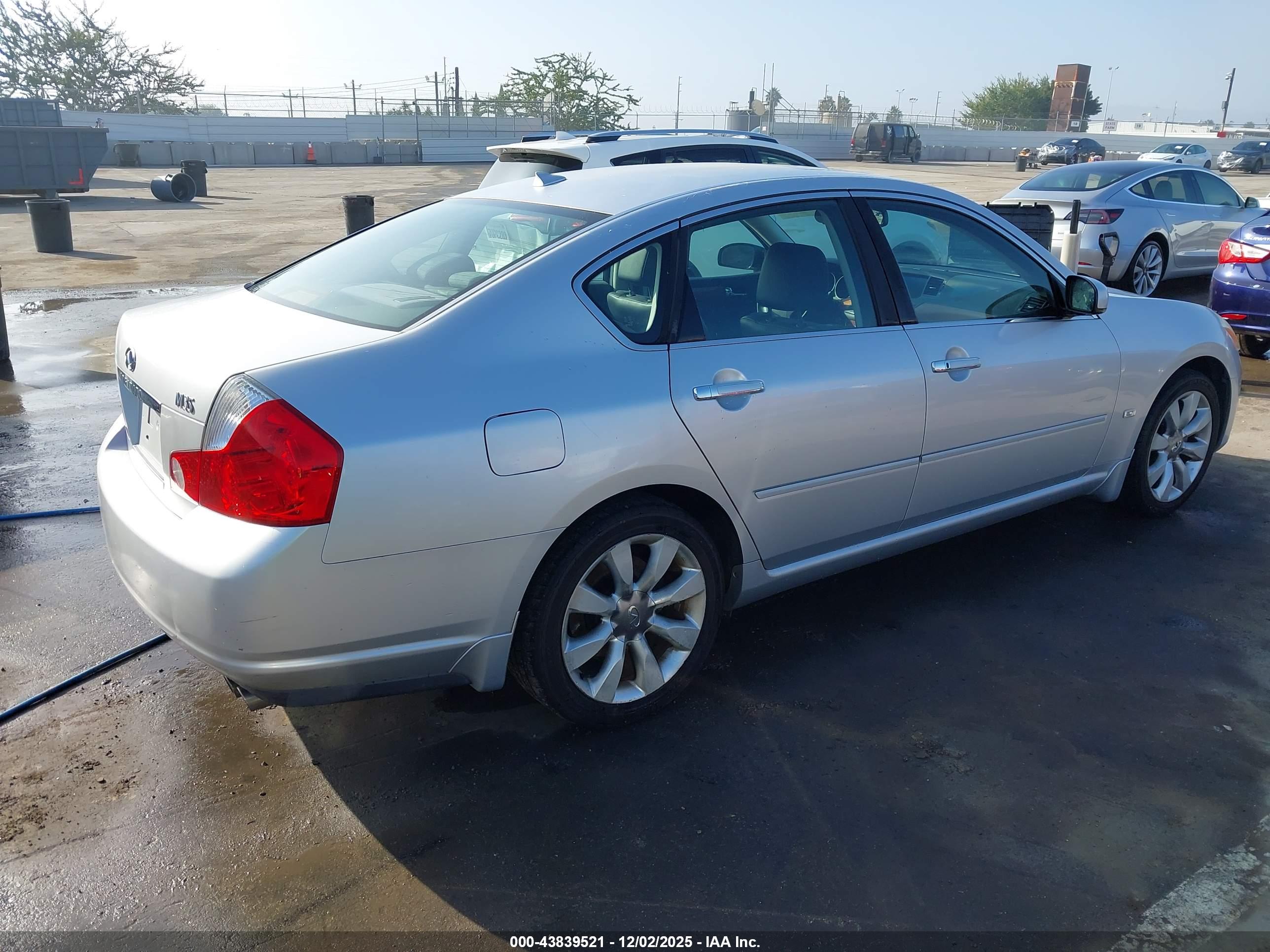 INFINITI M35 image 4