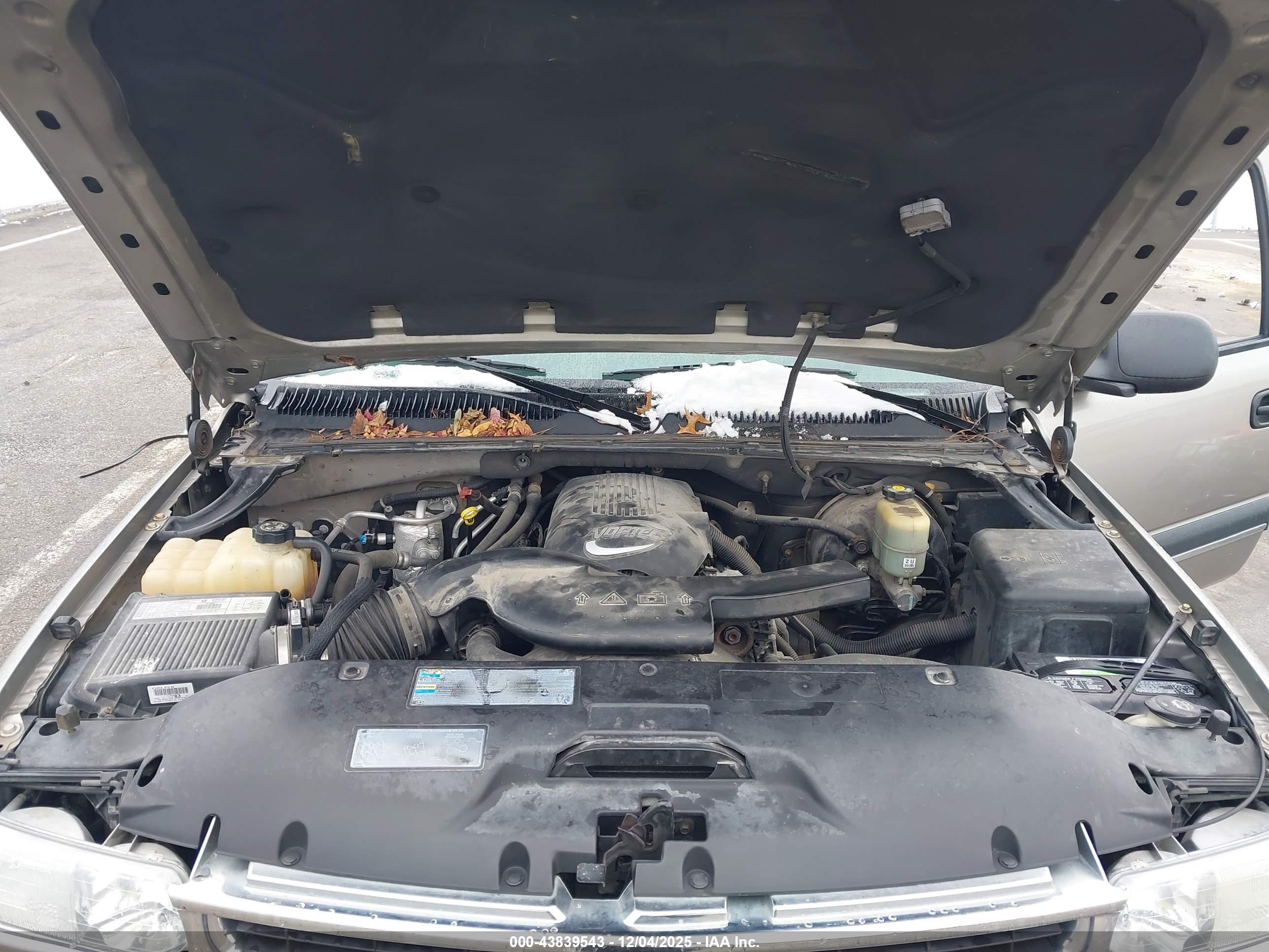 CHEVROLET SUBURBAN image 10