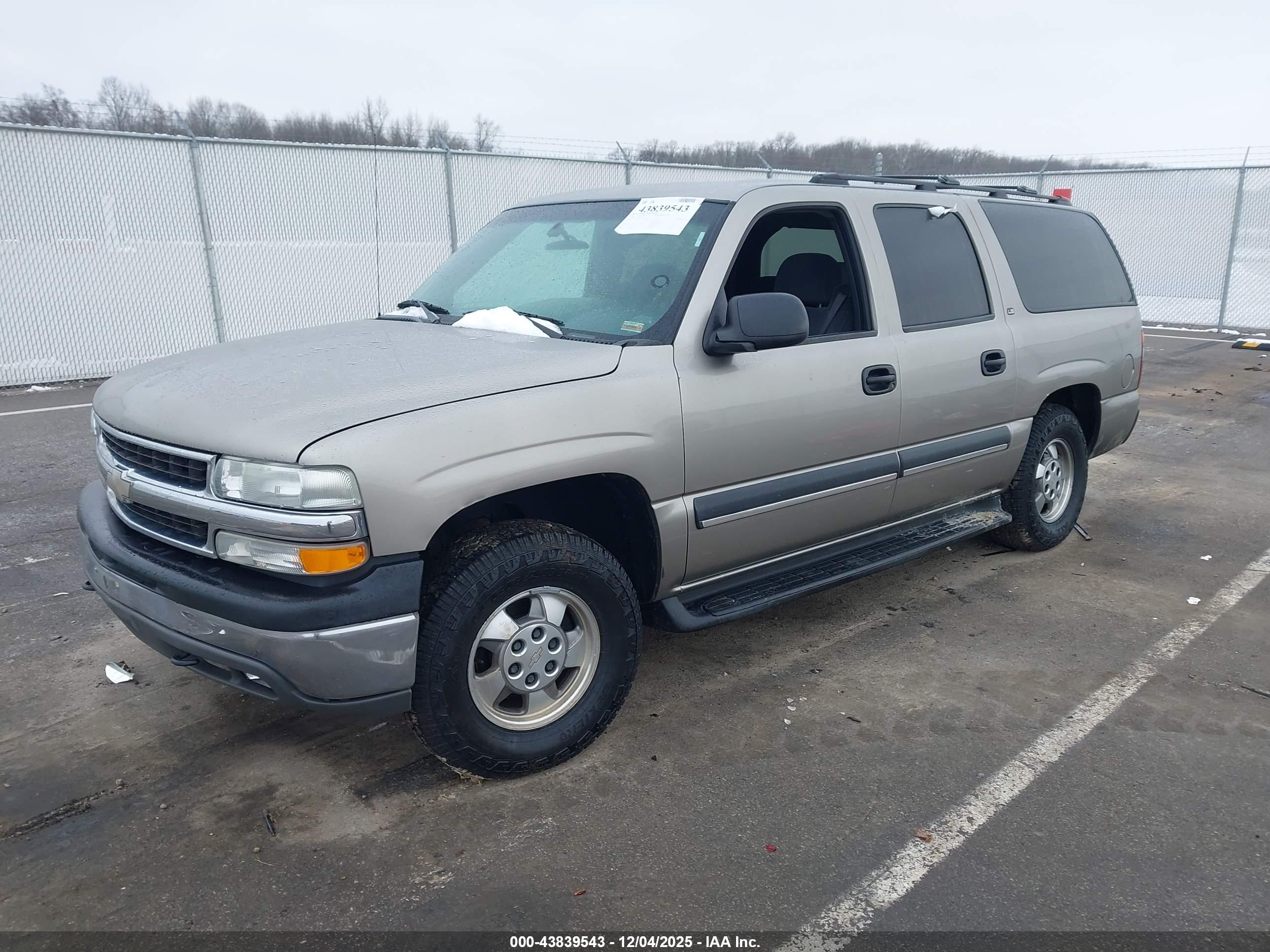 CHEVROLET SUBURBAN image 2
