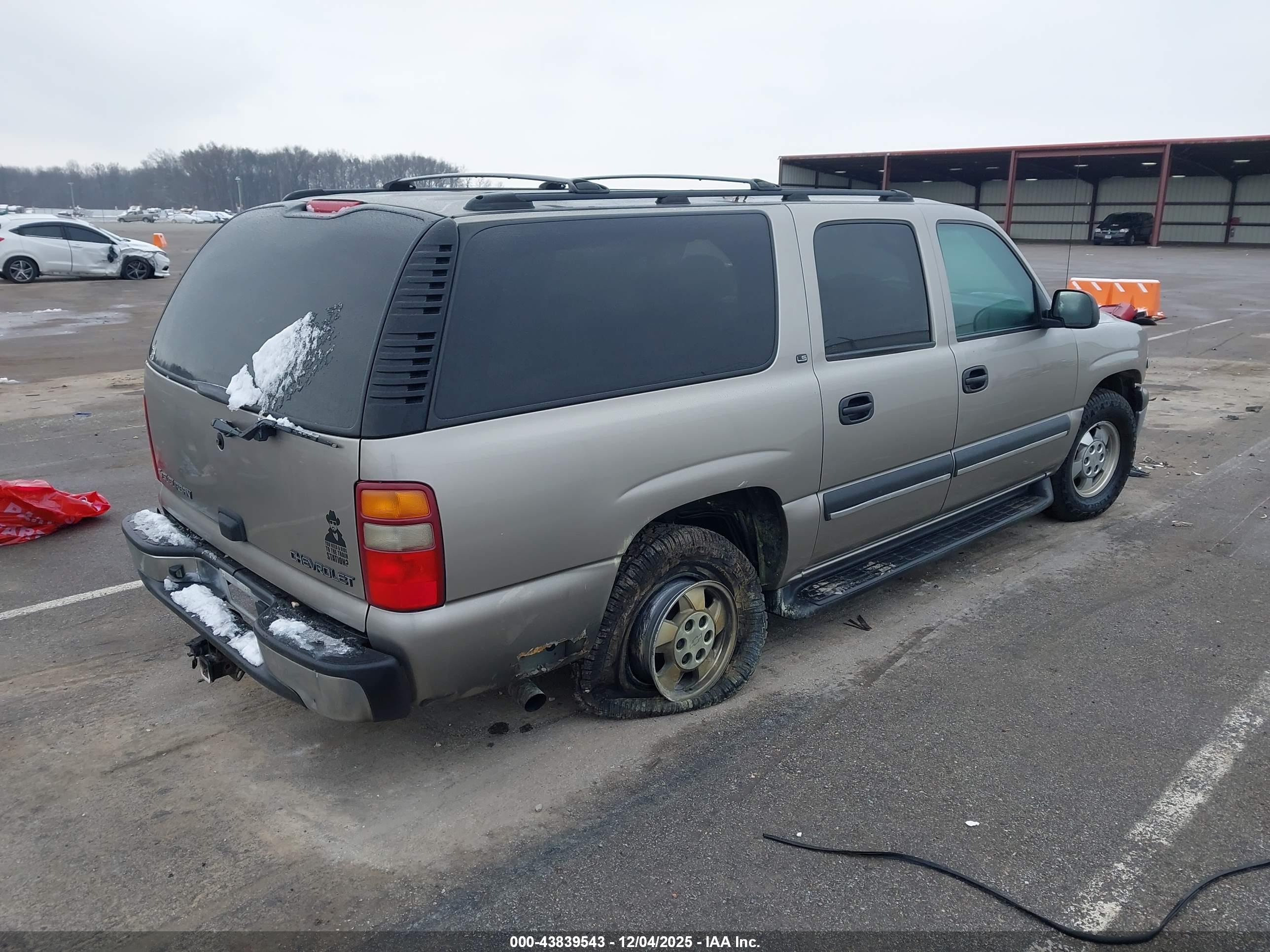 CHEVROLET SUBURBAN image 4