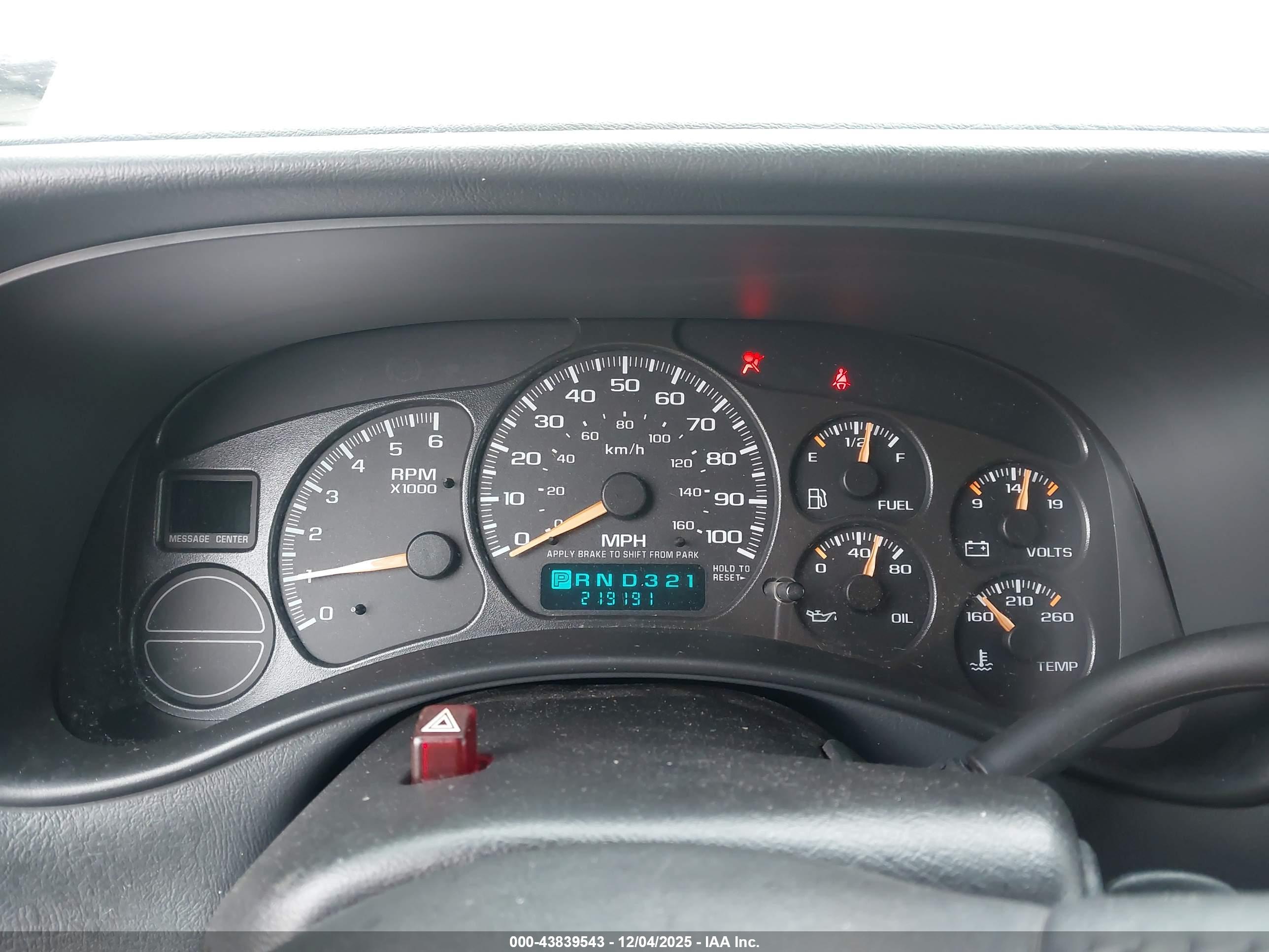 CHEVROLET SUBURBAN image 7