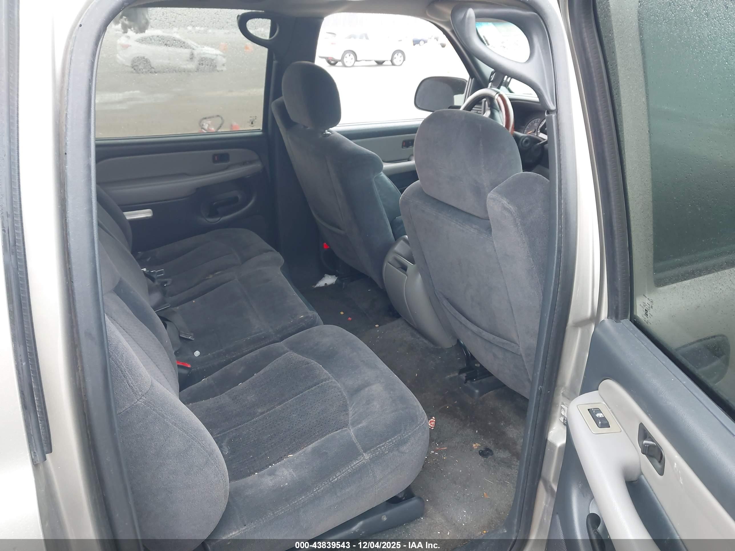 CHEVROLET SUBURBAN image 8