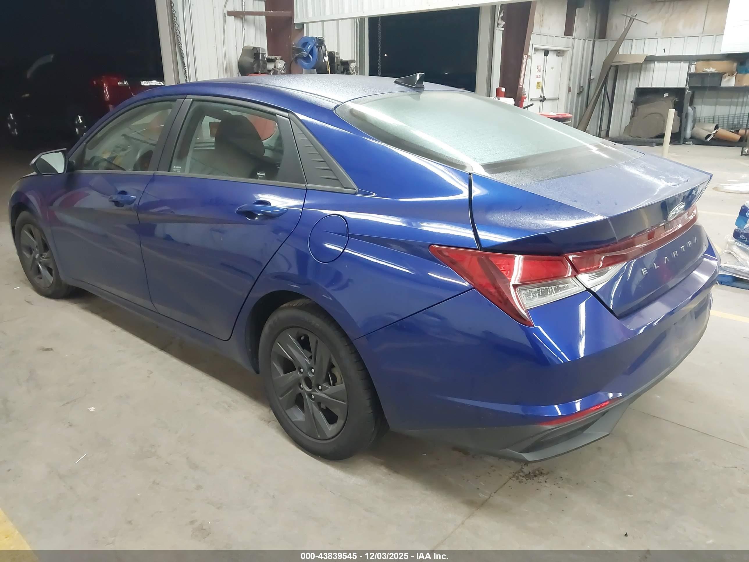 HYUNDAI ELANTRA image 3