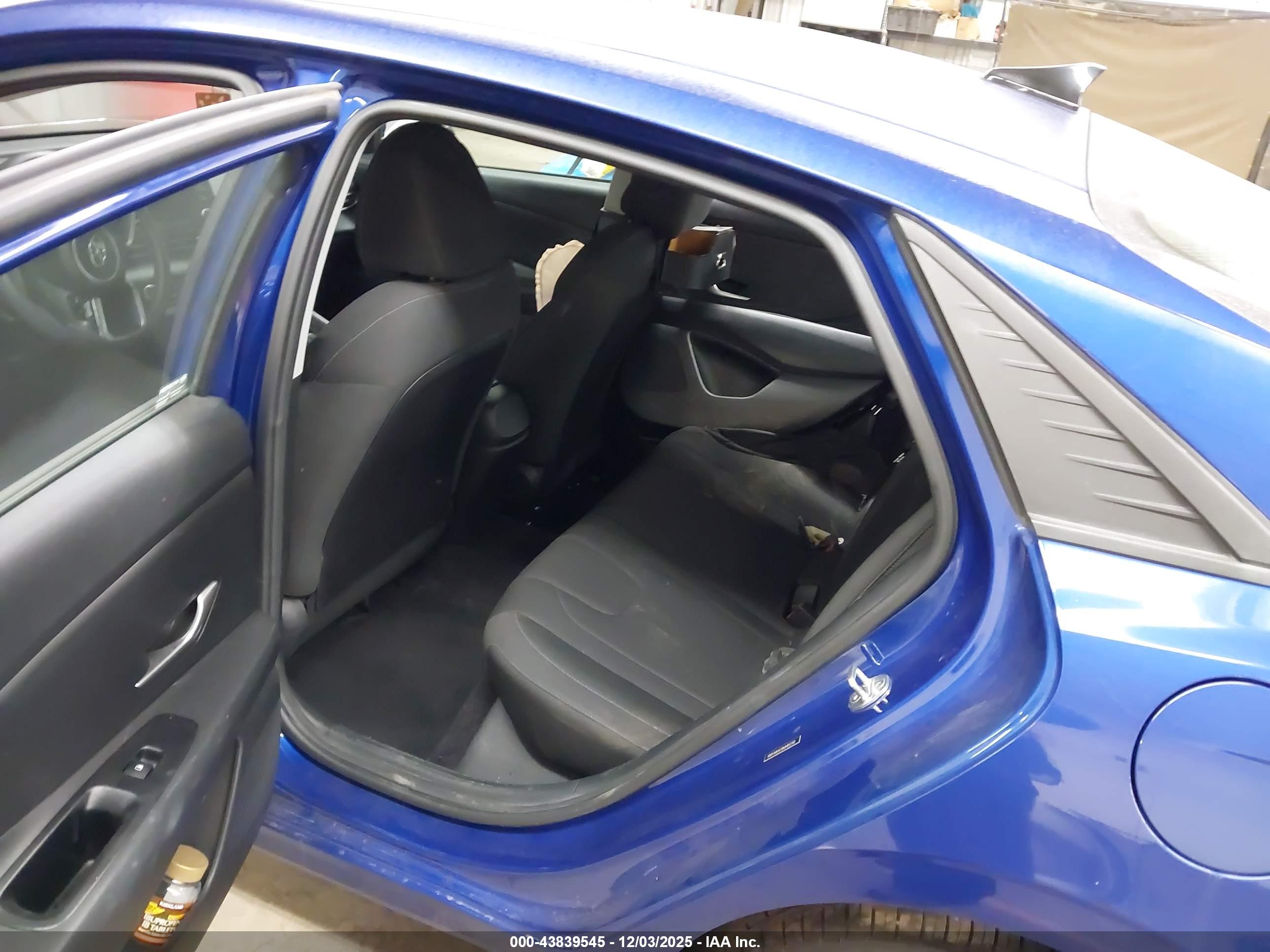 HYUNDAI ELANTRA image 8