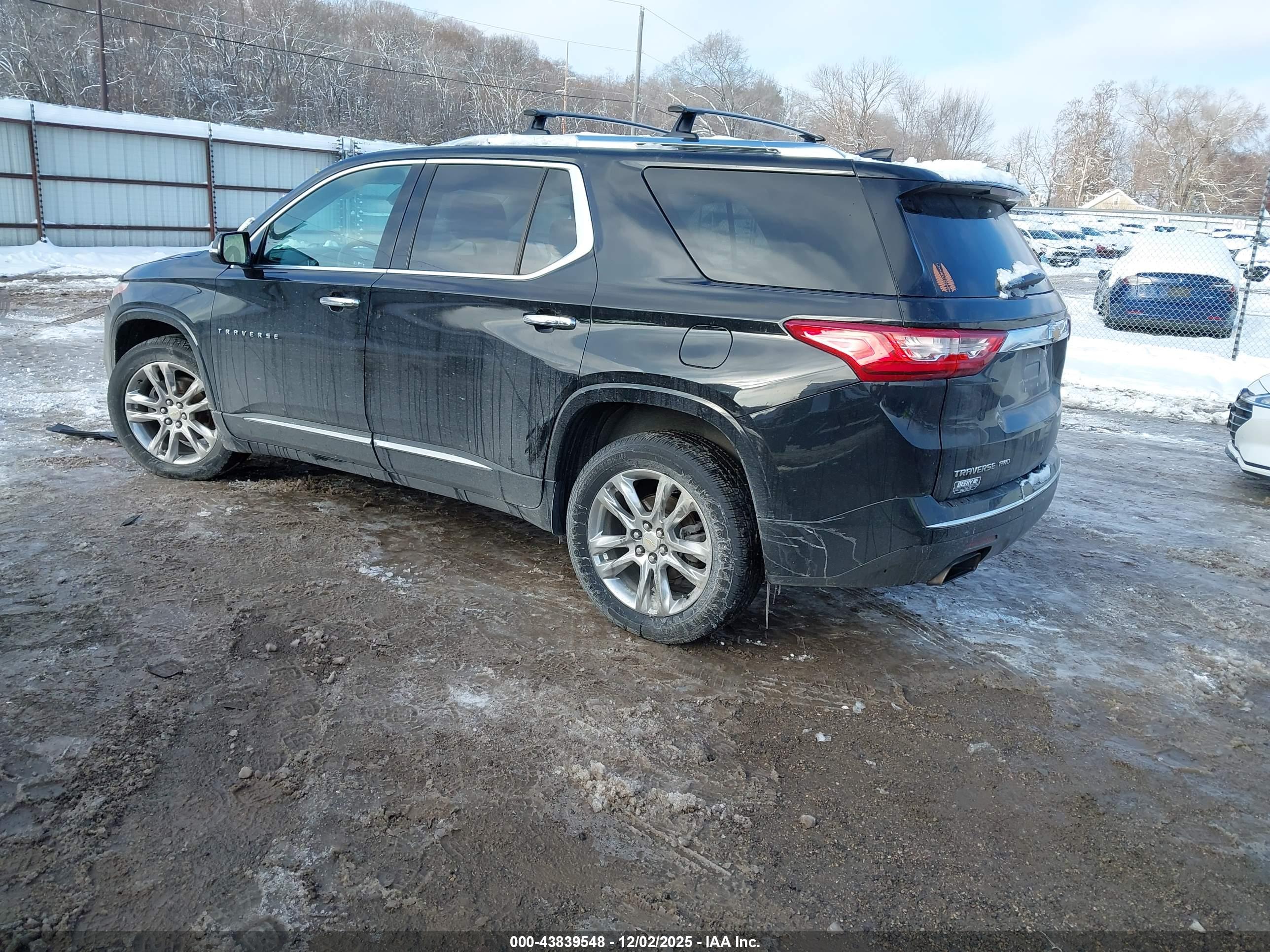 CHEVROLET TRAVERSE image 3