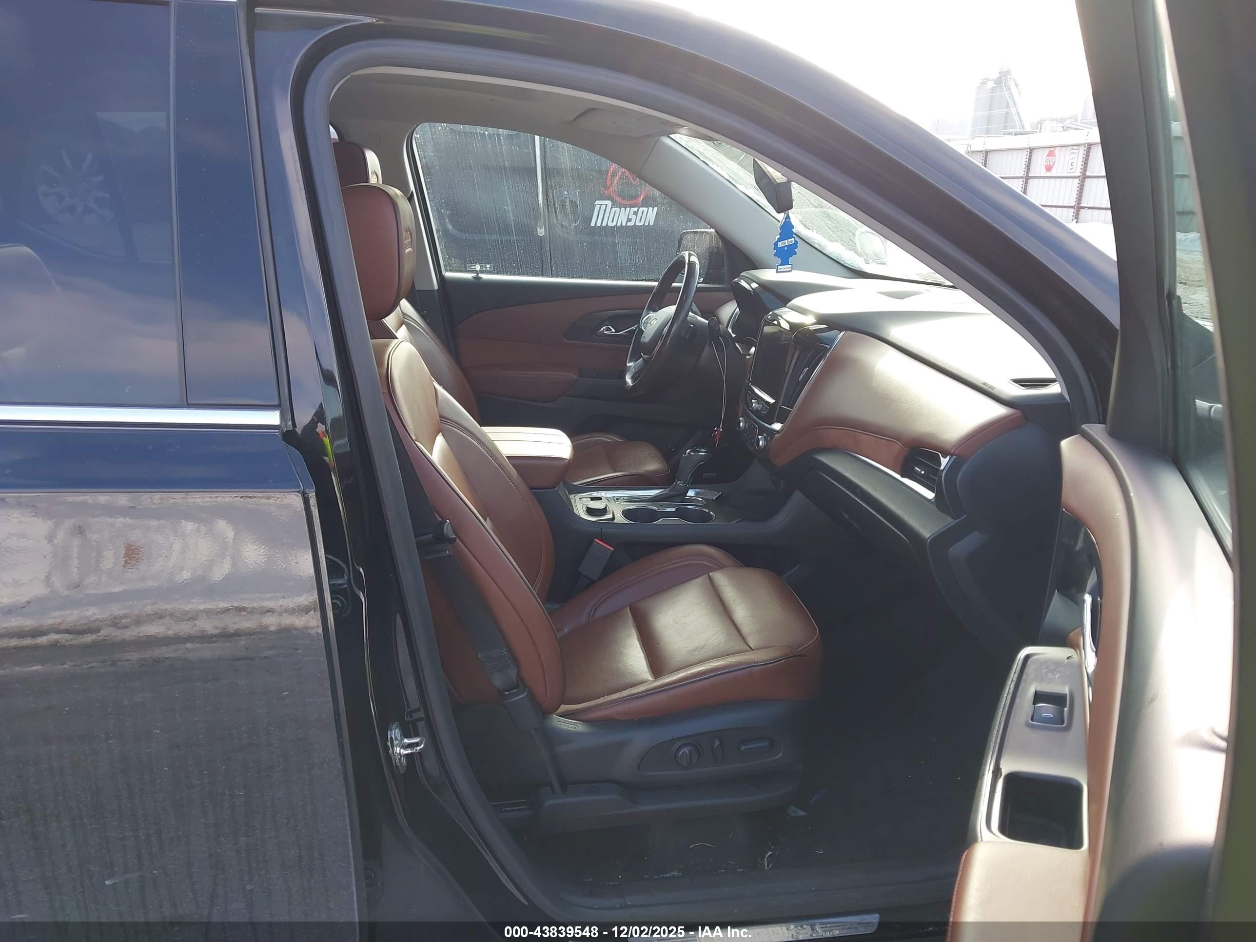 CHEVROLET TRAVERSE image 5