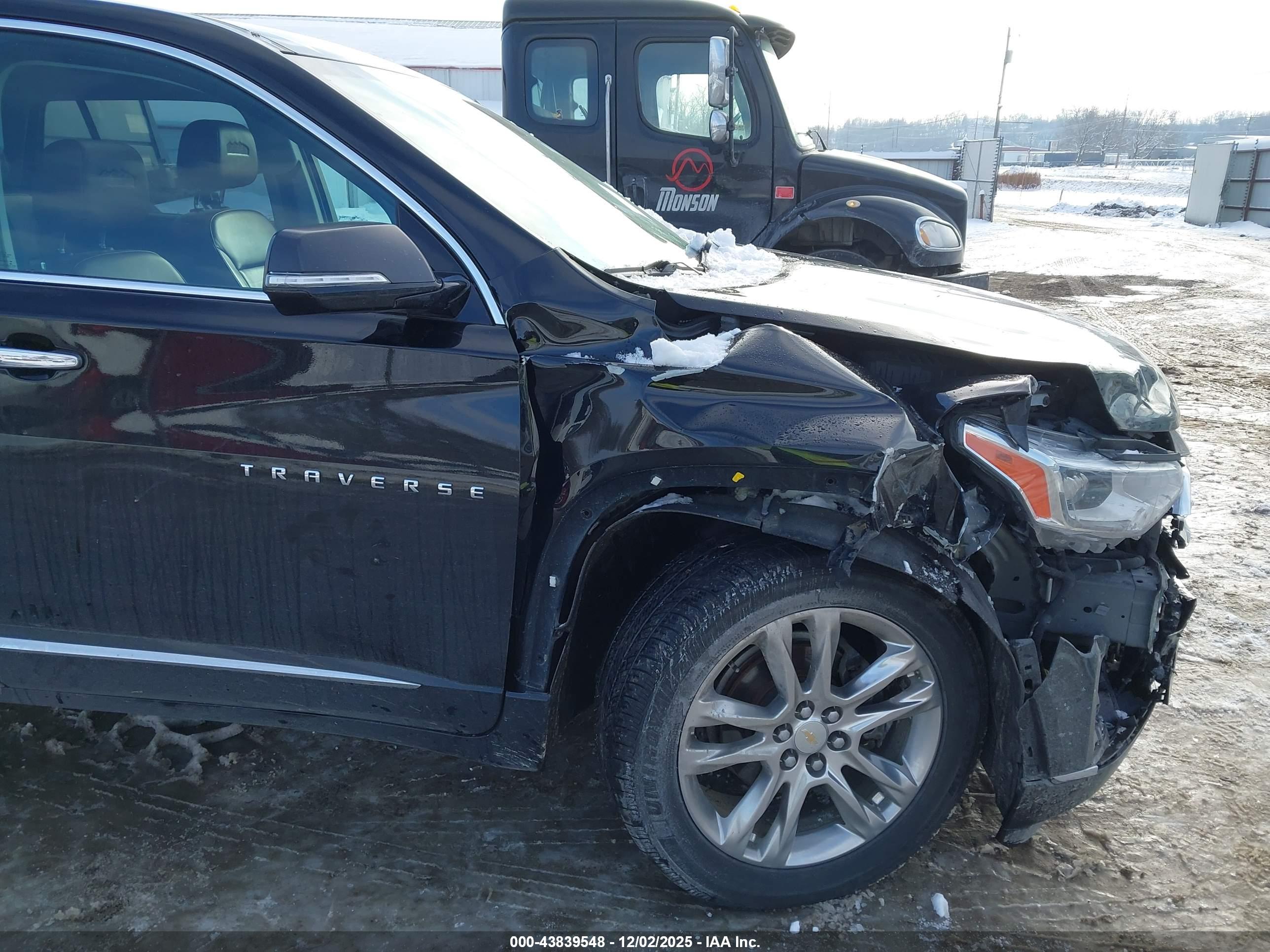 CHEVROLET TRAVERSE image 6