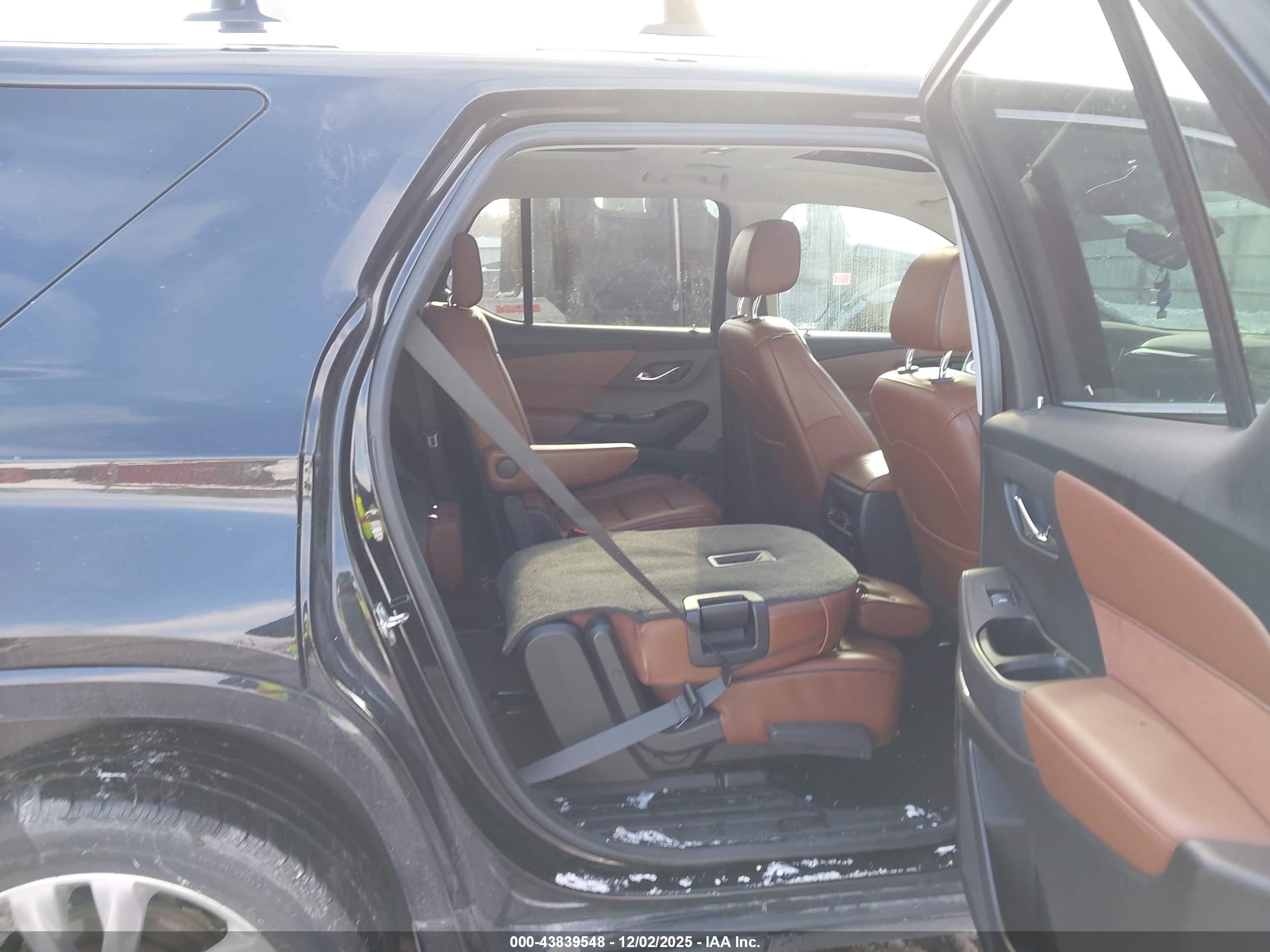 CHEVROLET TRAVERSE image 8