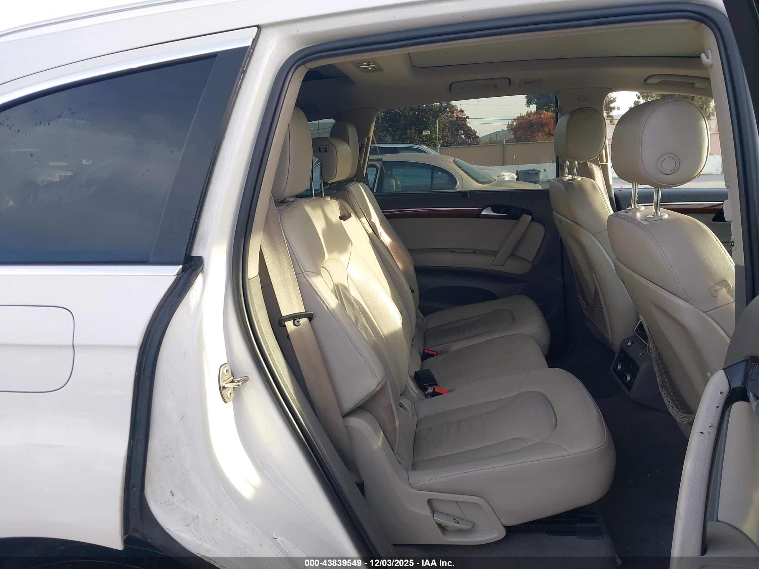 AUDI Q7 image 8