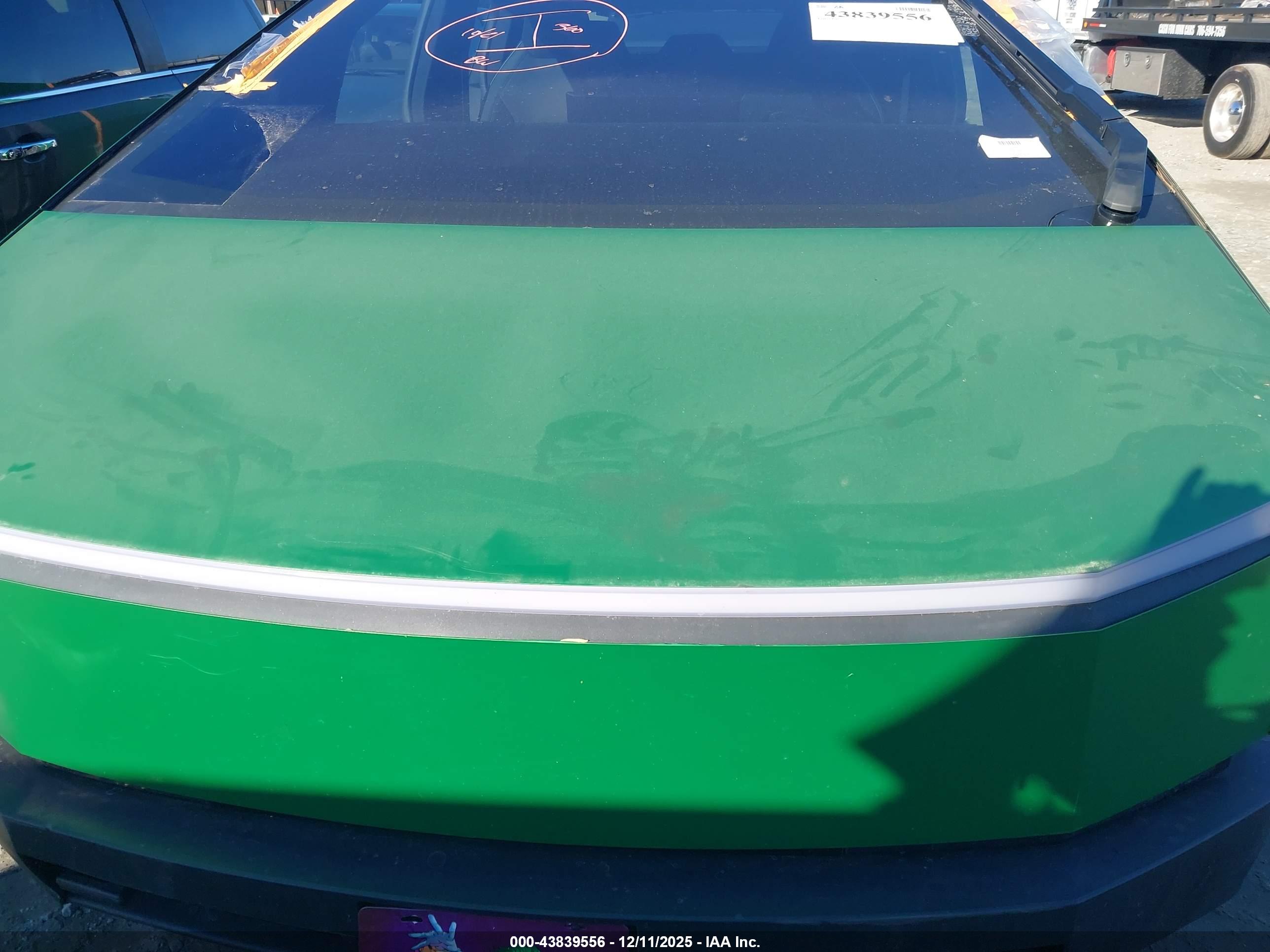 TESLA CYBERTRUCK image 10