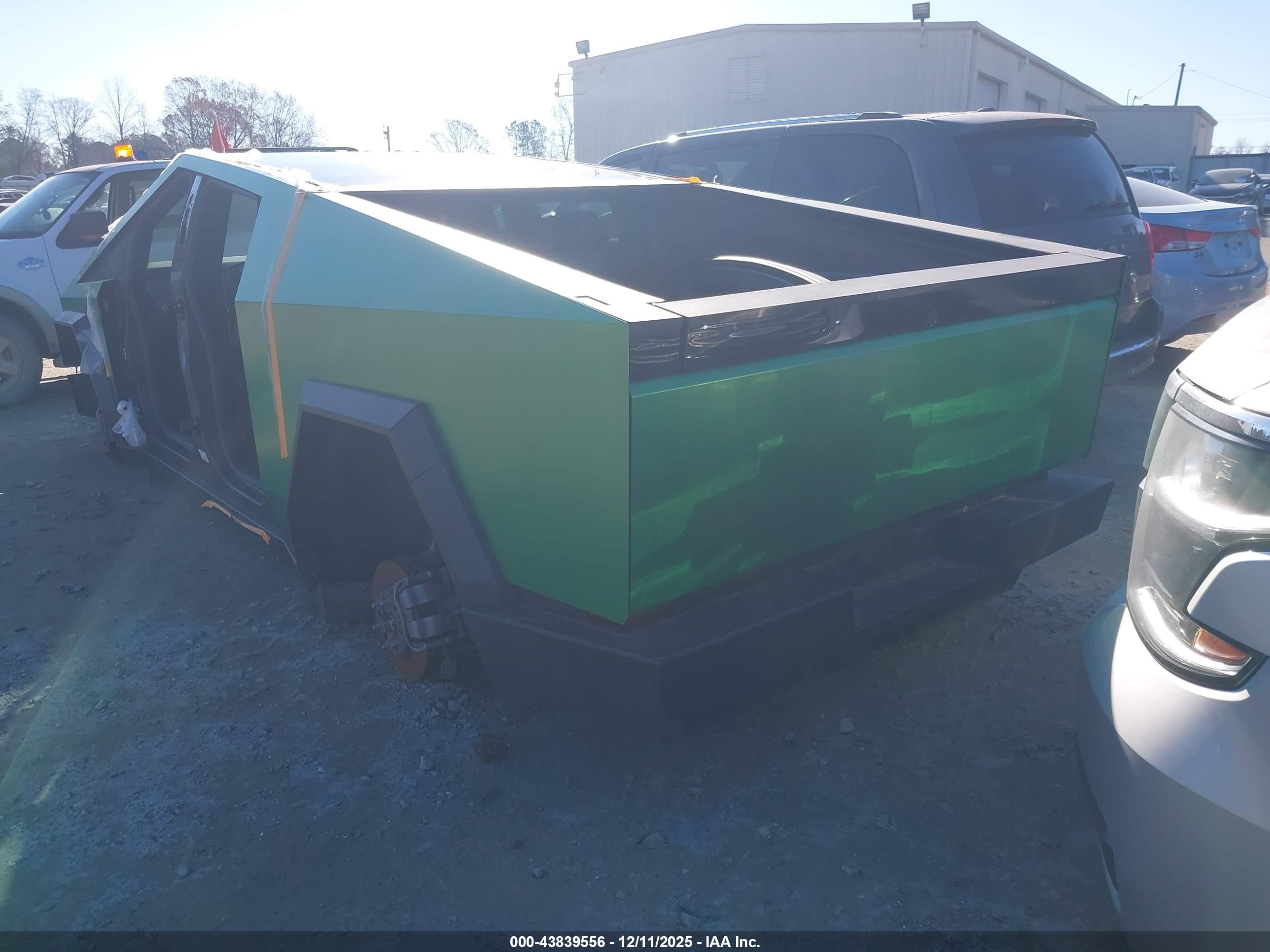 TESLA CYBERTRUCK image 3