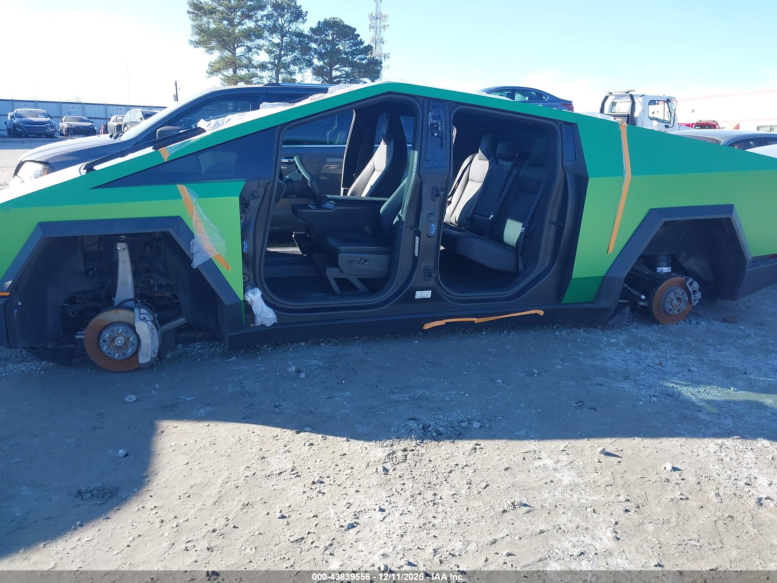 TESLA CYBERTRUCK image 6