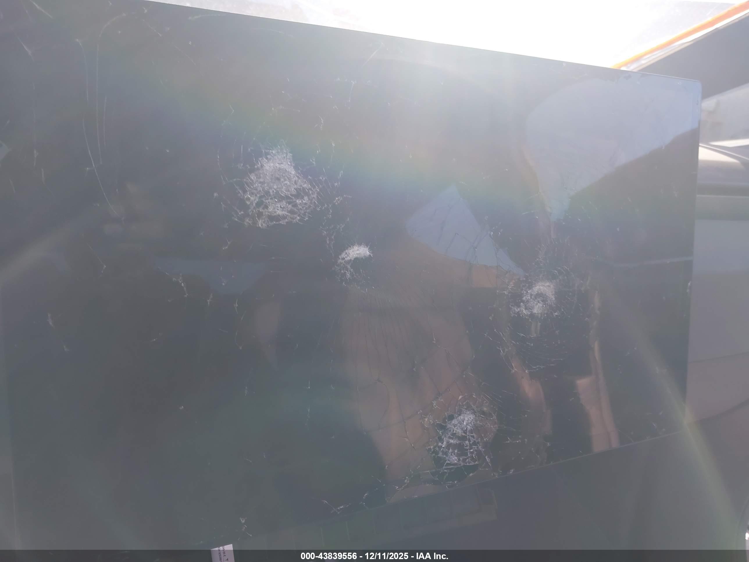 TESLA CYBERTRUCK image 7