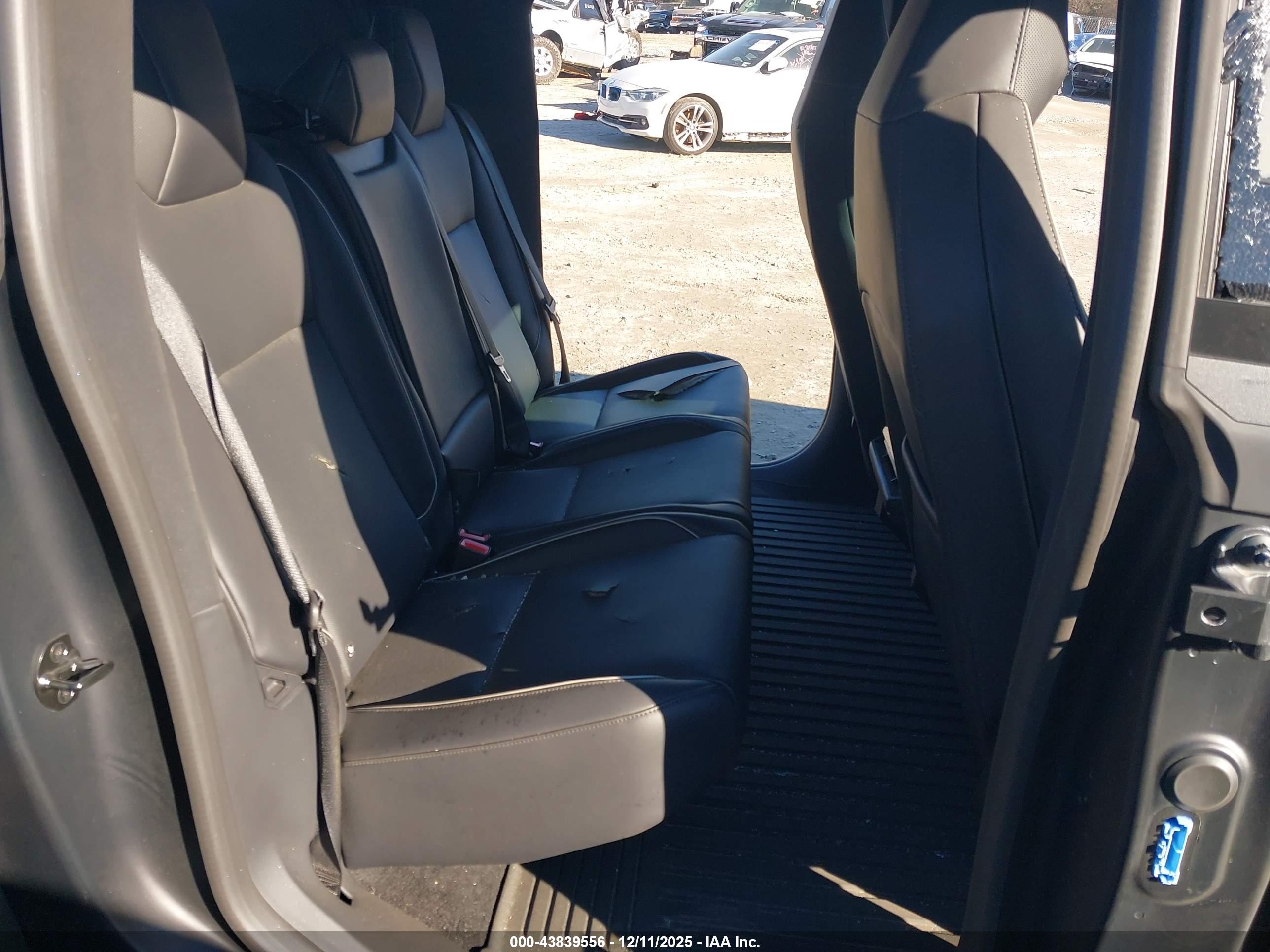 TESLA CYBERTRUCK image 8