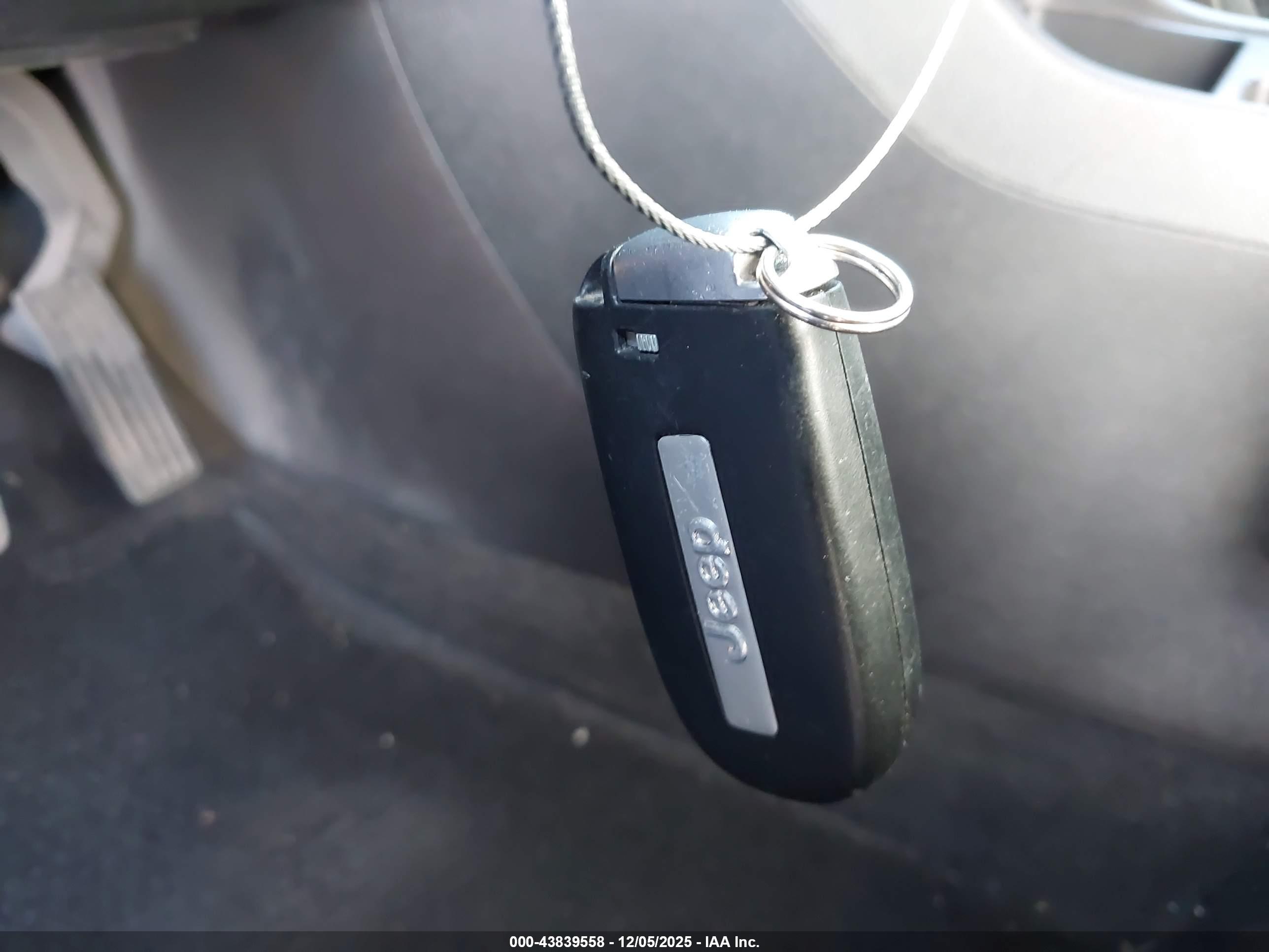 JEEP CHEROKEE image 11