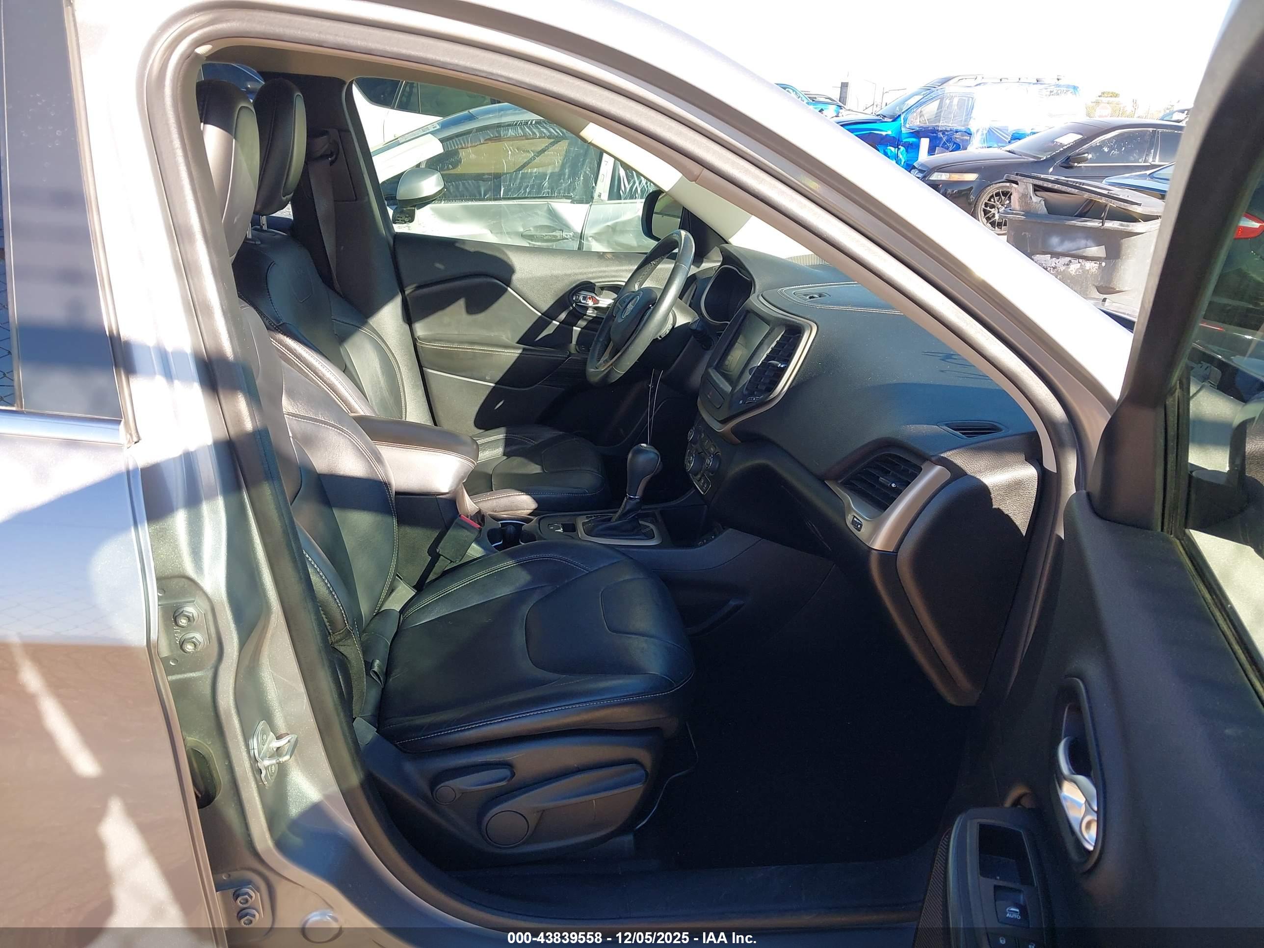 JEEP CHEROKEE image 5