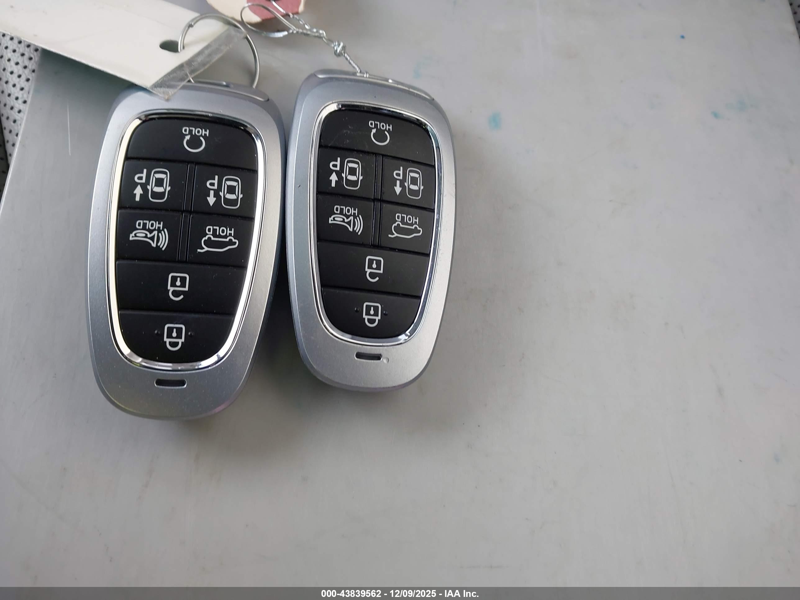 HYUNDAI TUCSON image 11