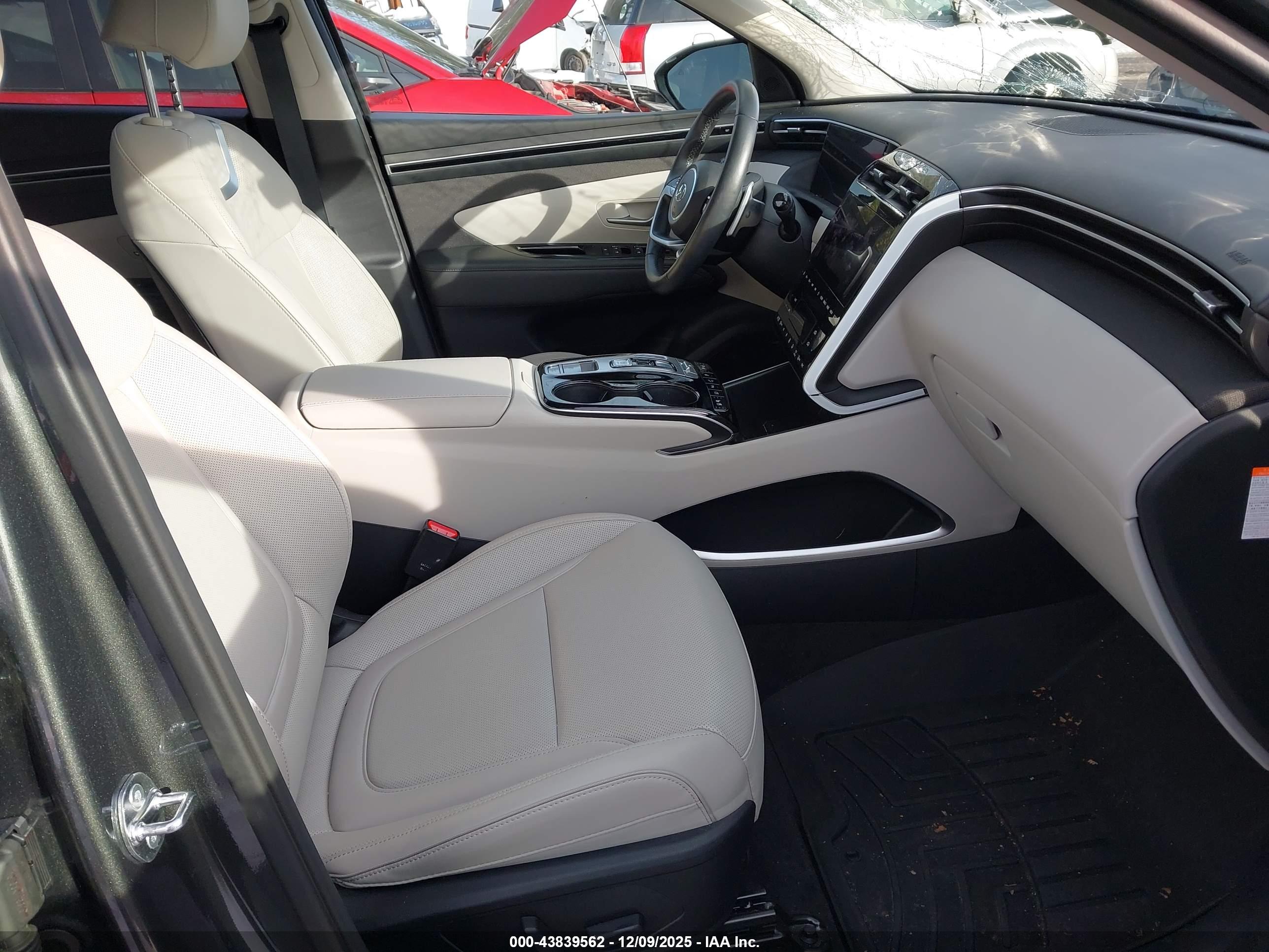HYUNDAI TUCSON image 5