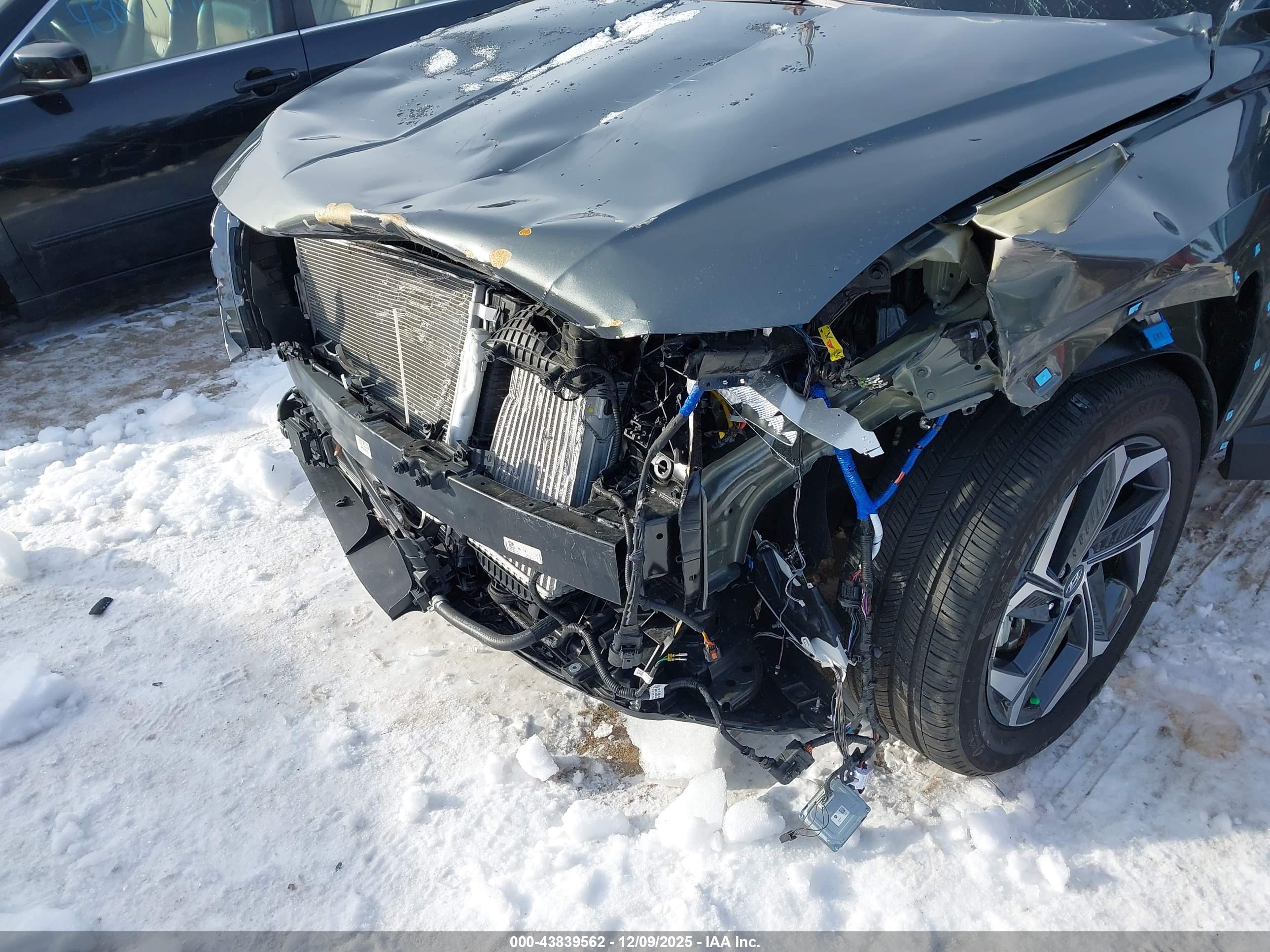HYUNDAI TUCSON image 6