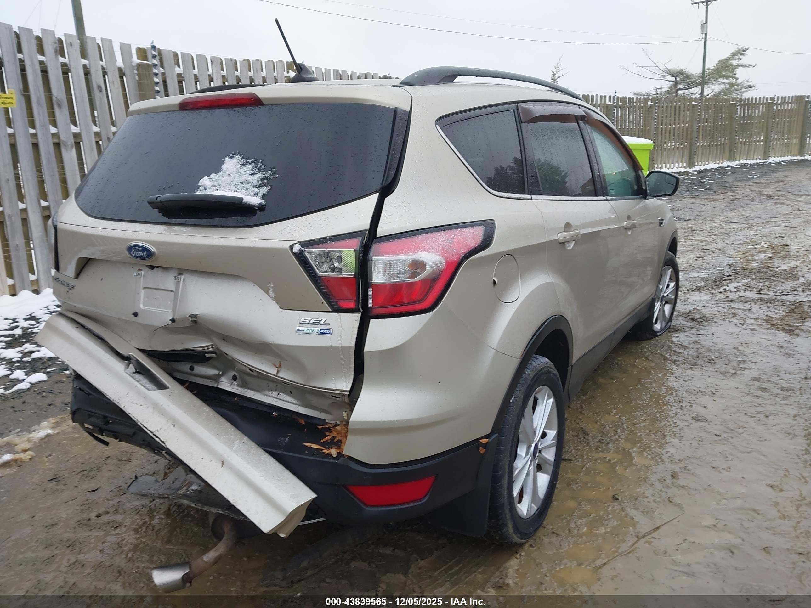FORD ESCAPE image 4
