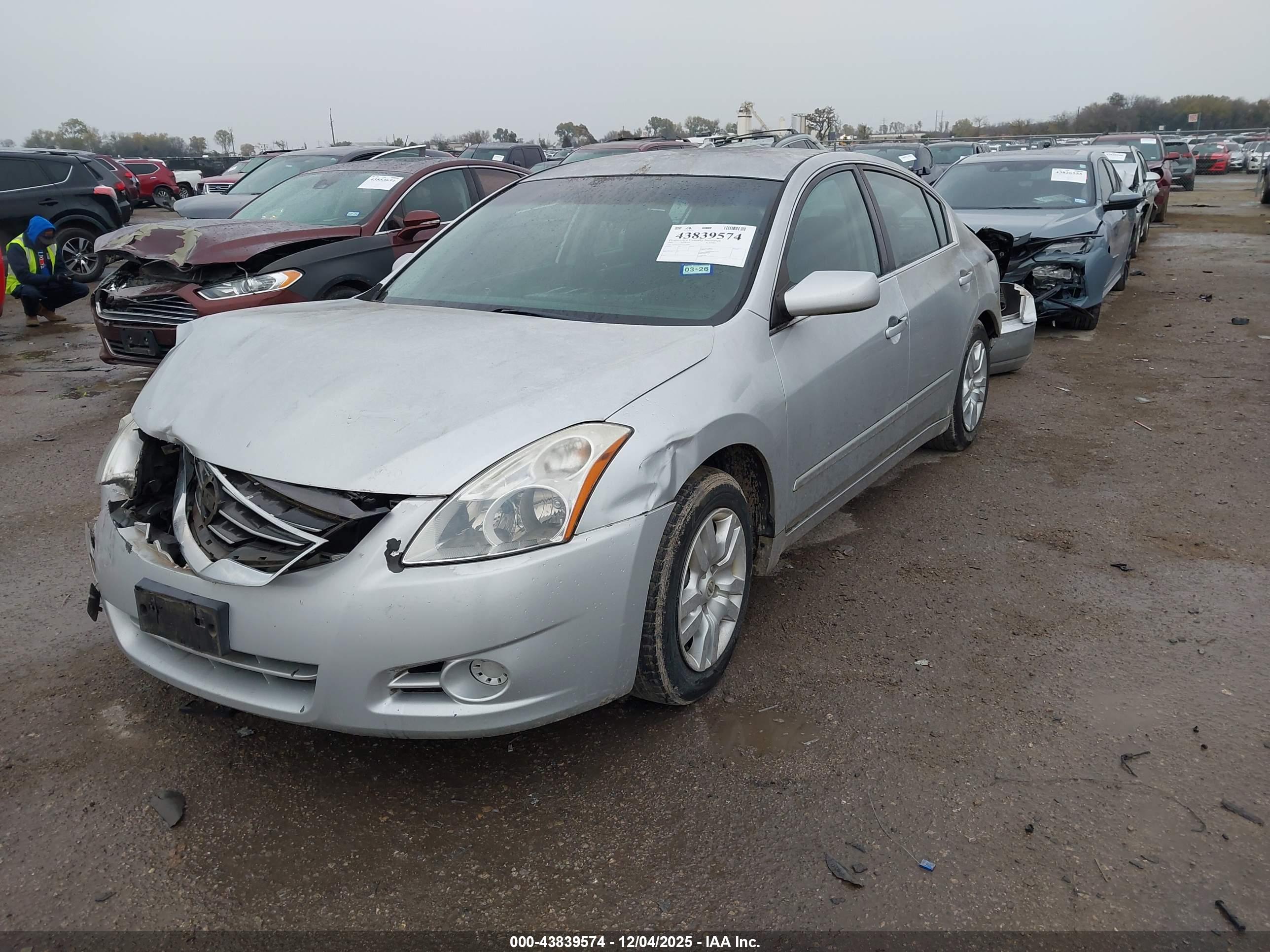 NISSAN ALTIMA image 2