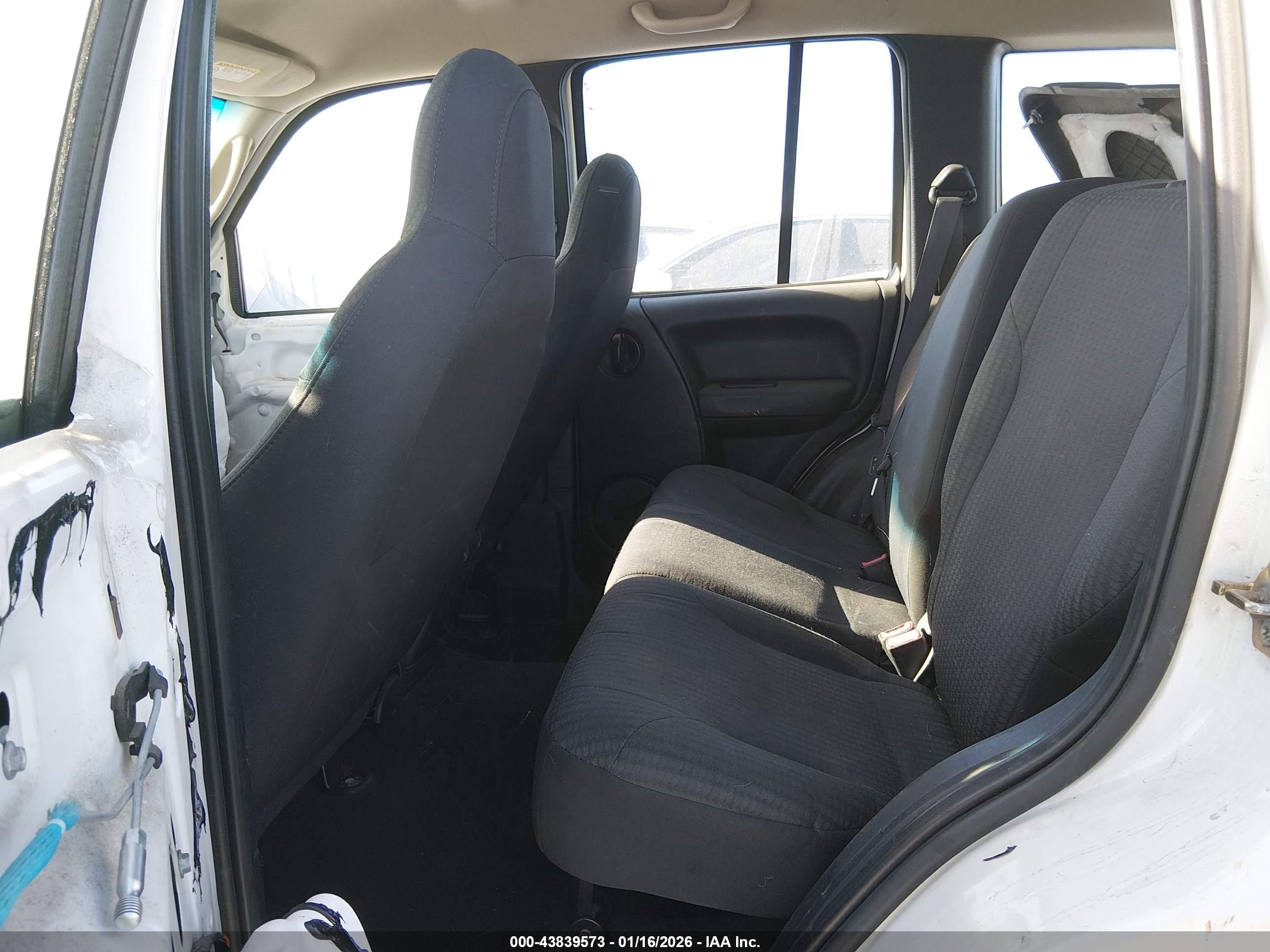 JEEP LIBERTY image 8