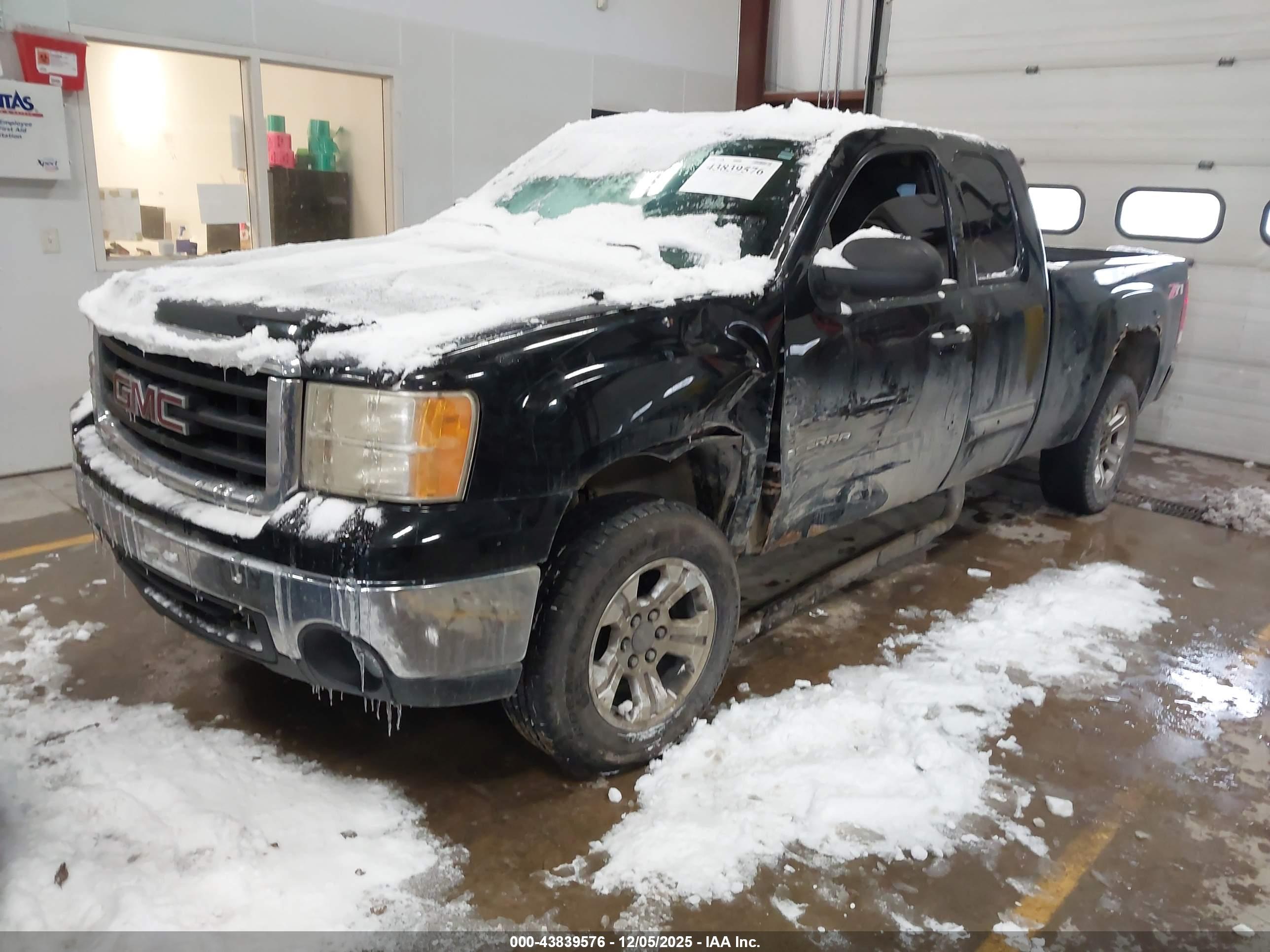 GMC SIERRA image 2