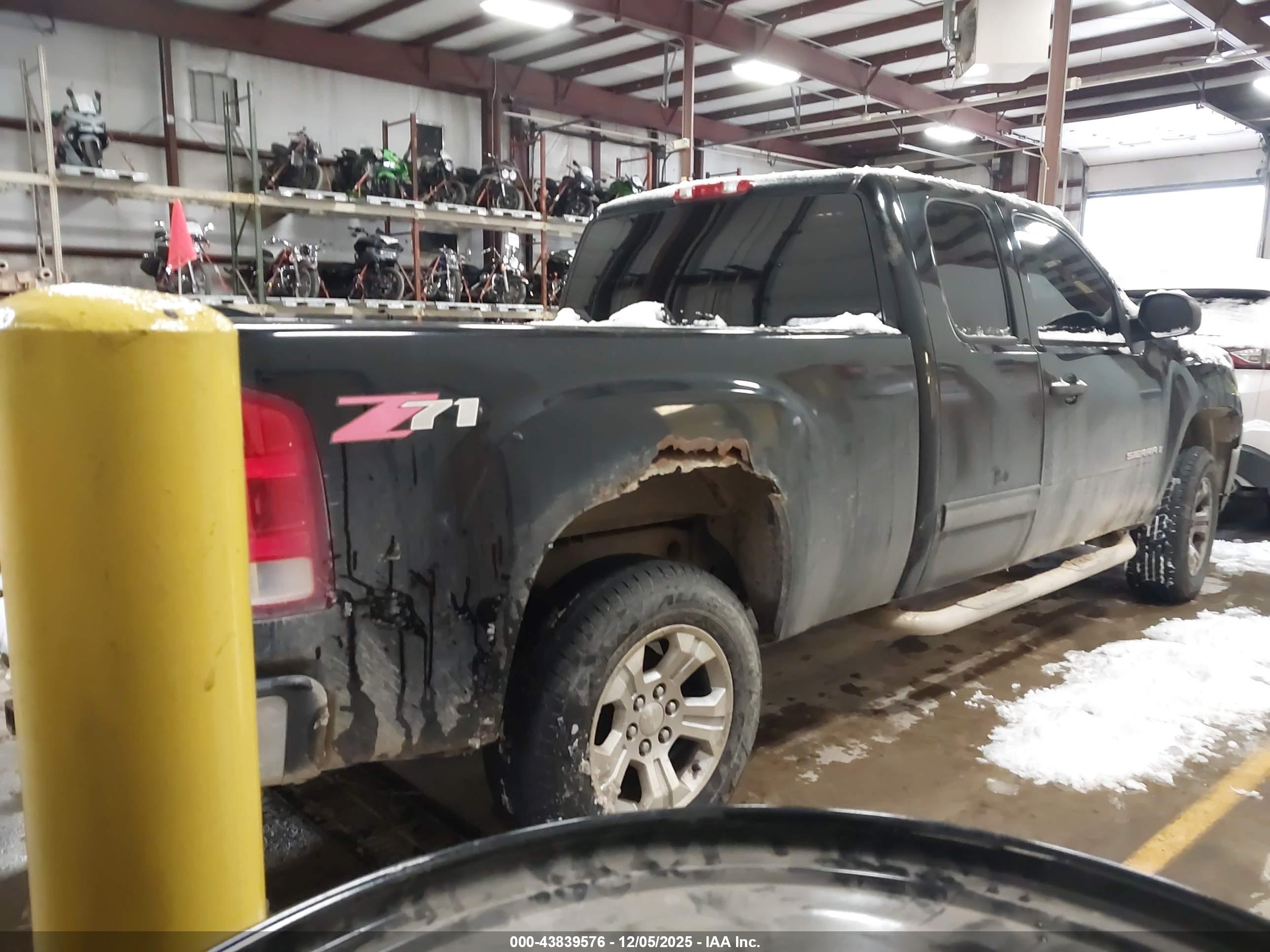 GMC SIERRA image 4
