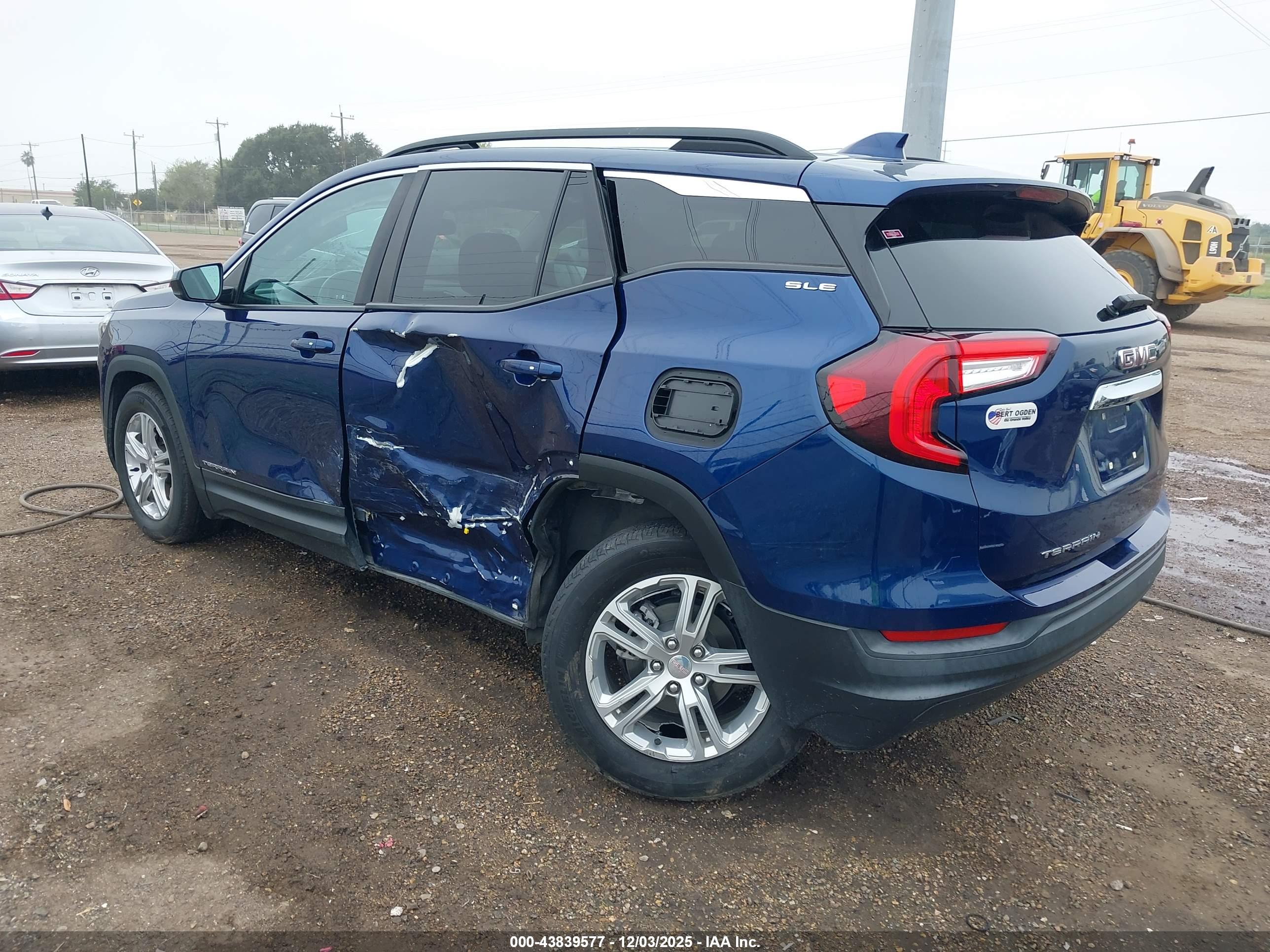 GMC TERRAIN image 3