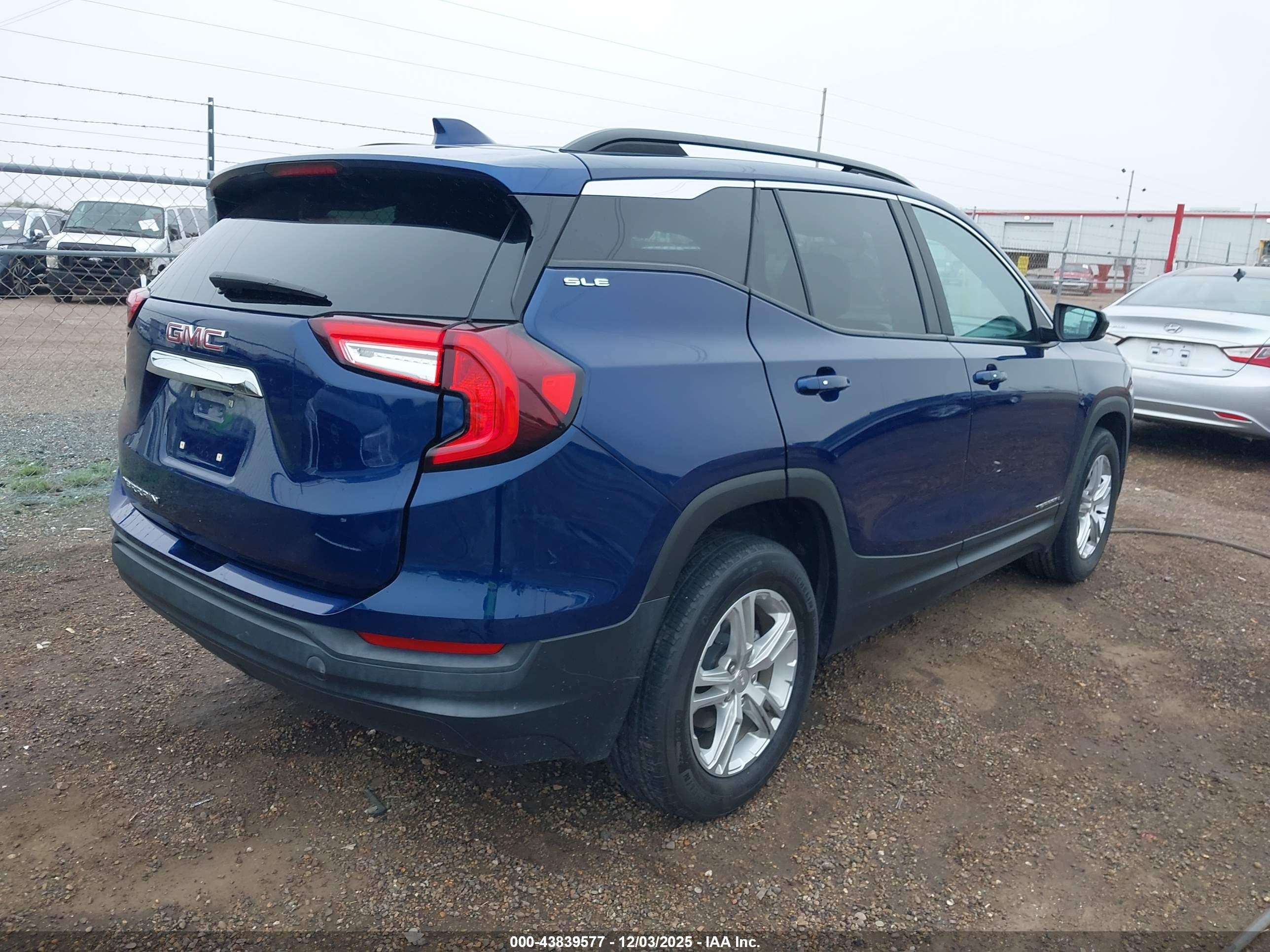 GMC TERRAIN image 4