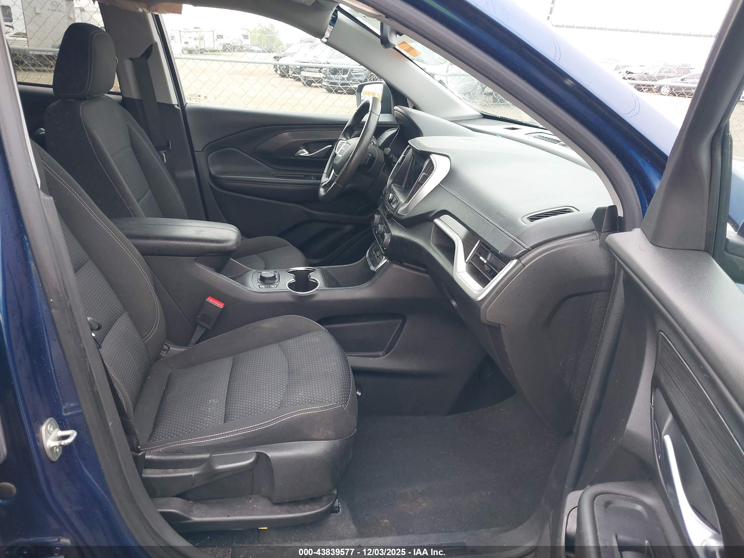 GMC TERRAIN image 5
