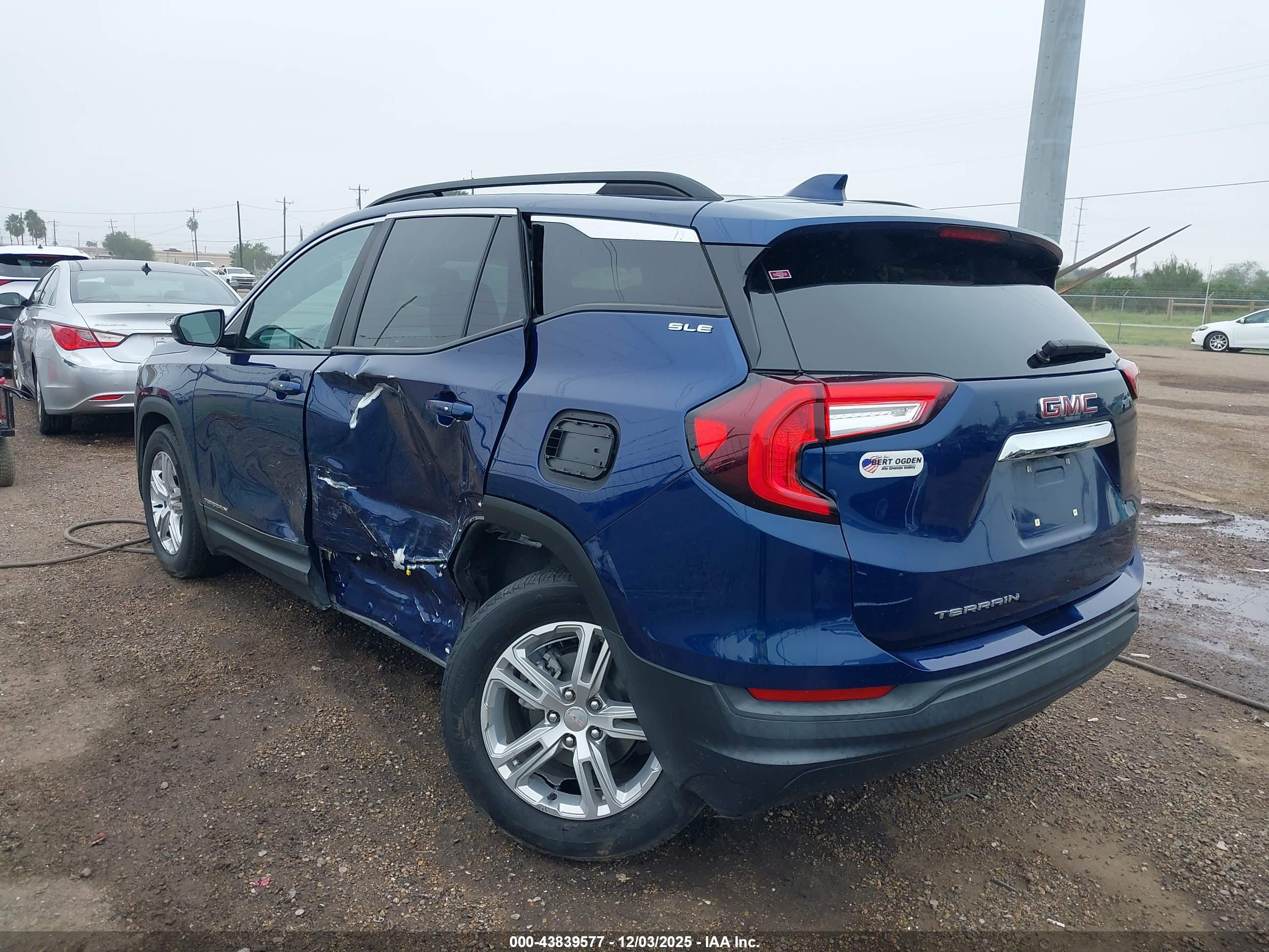 GMC TERRAIN image 6