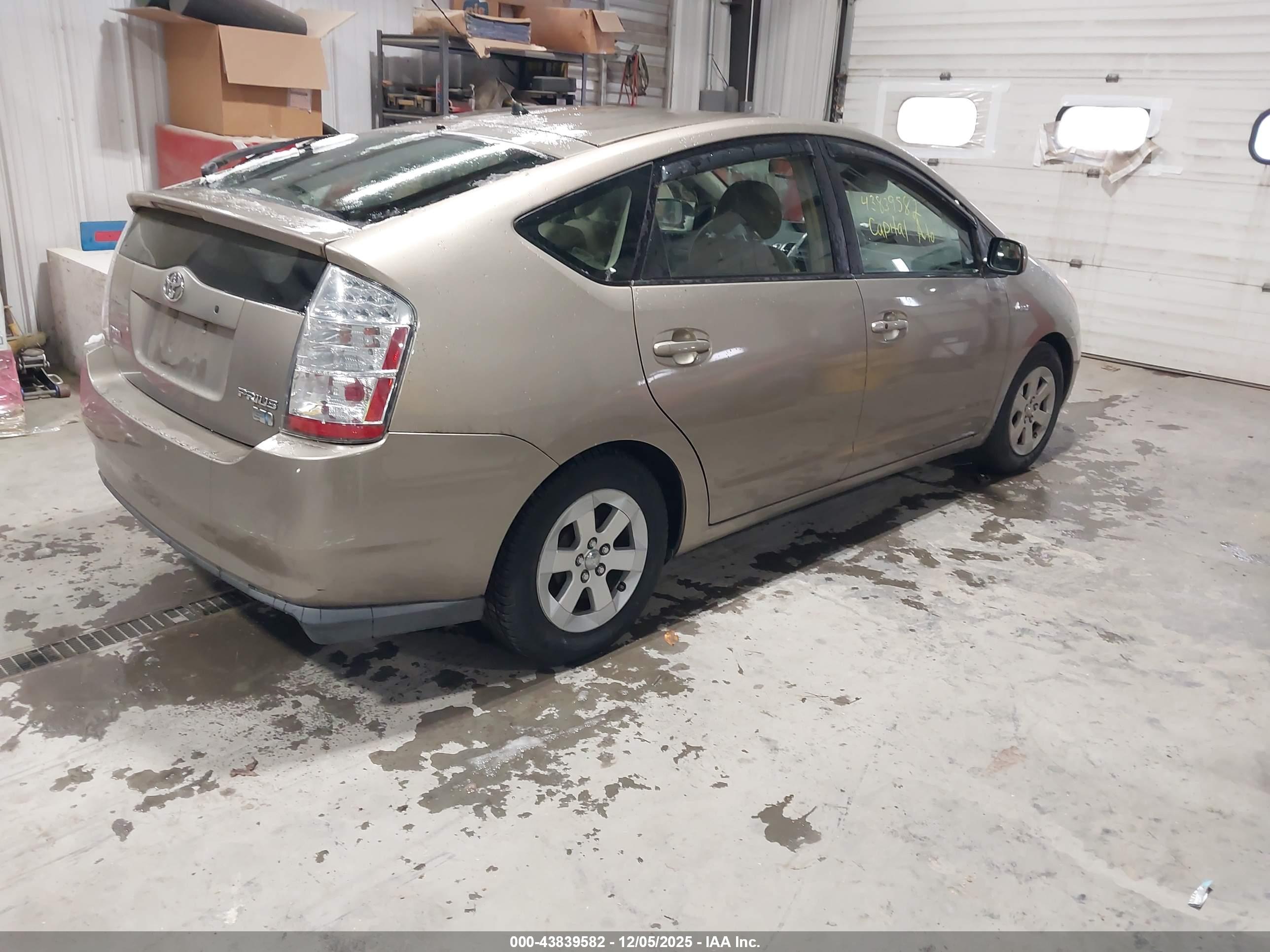 TOYOTA PRIUS image 4
