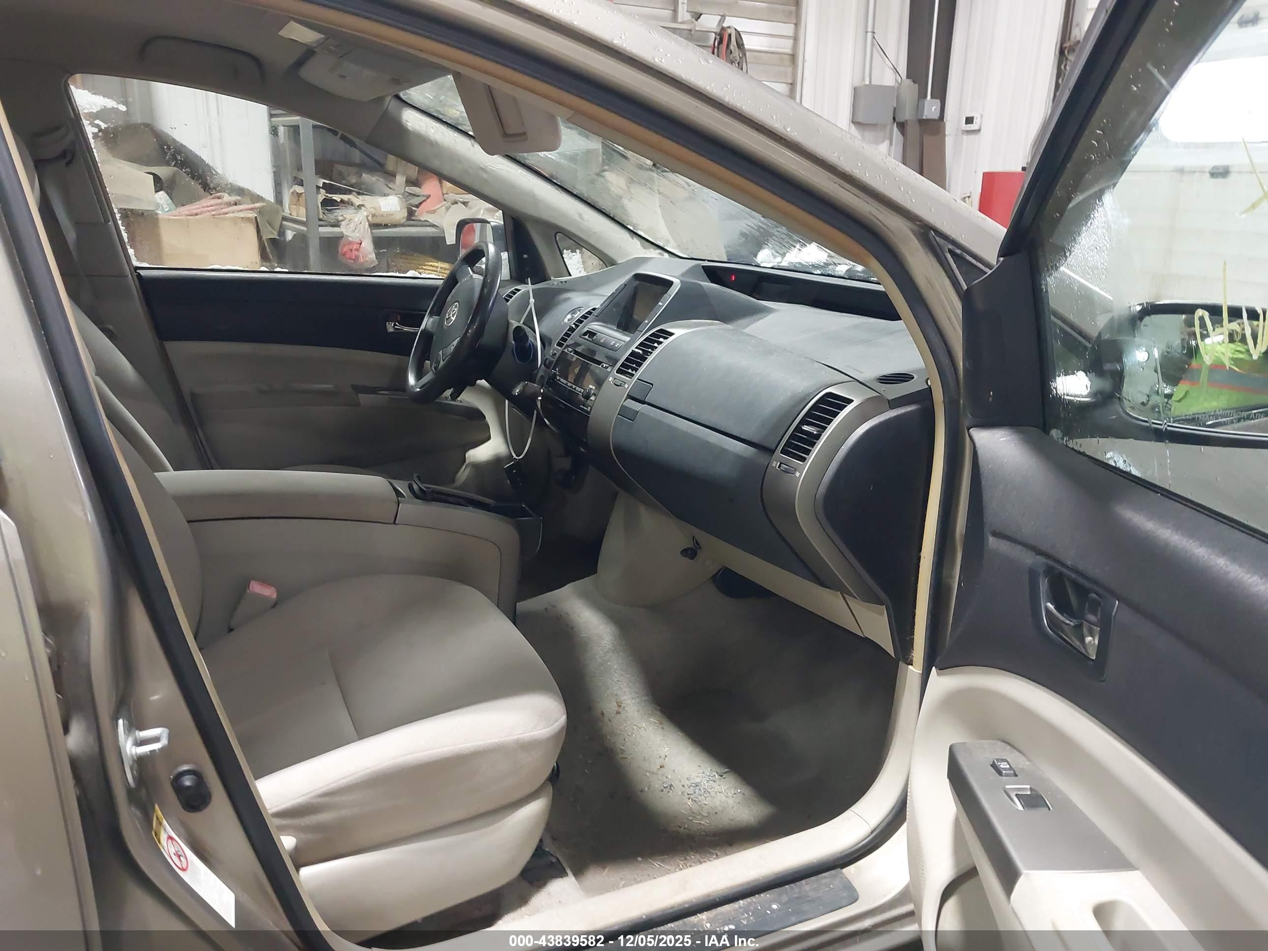 TOYOTA PRIUS image 5